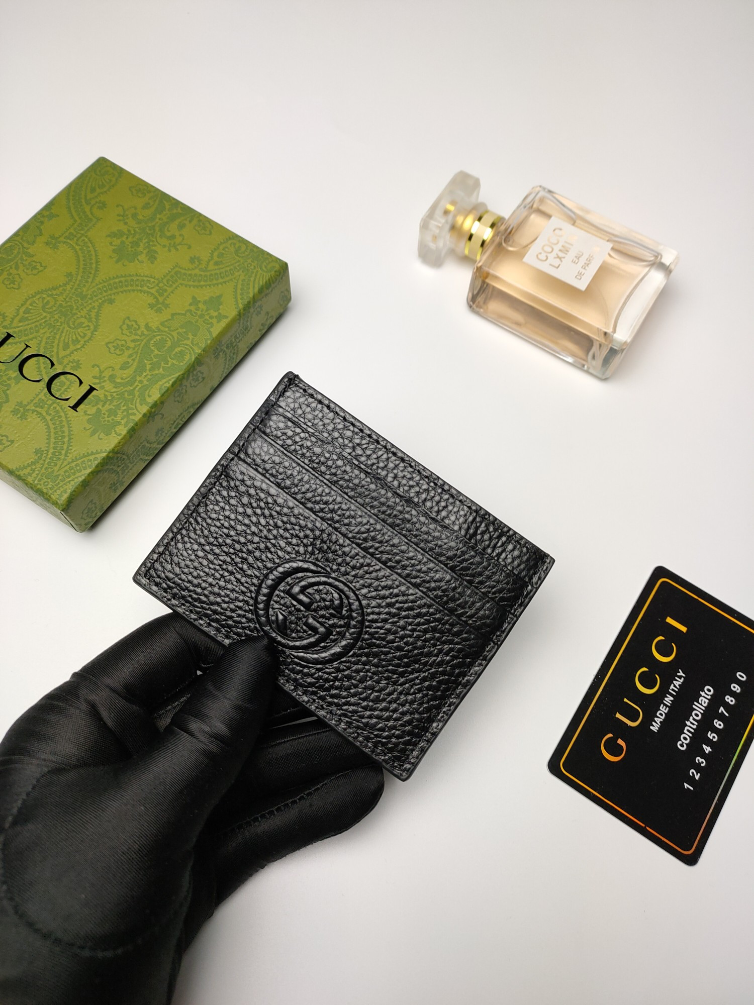 G*u*i gg  card case wallet