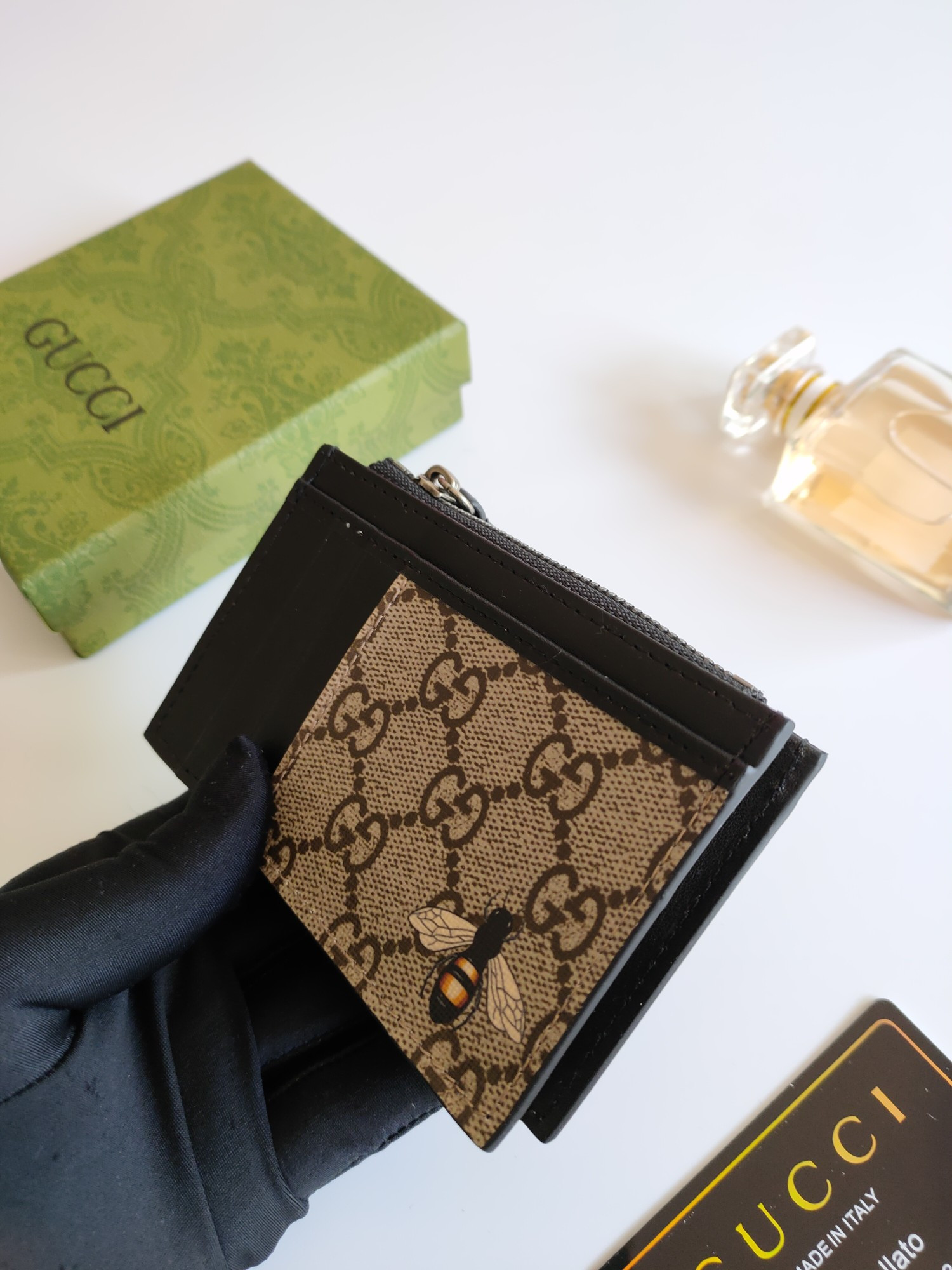 G*u*i gg  card case wallet