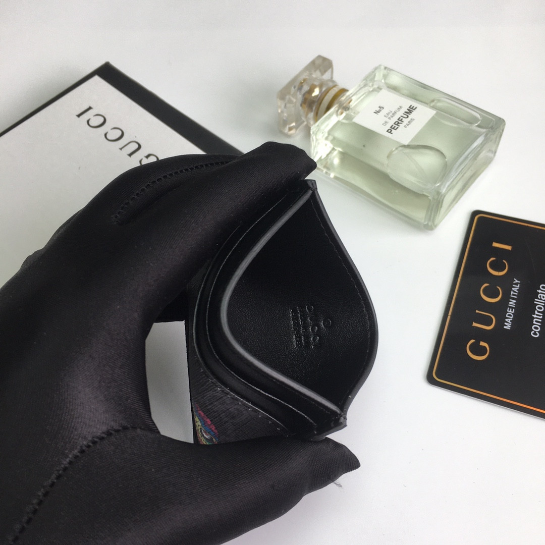 G*u*i gg  card case wallet