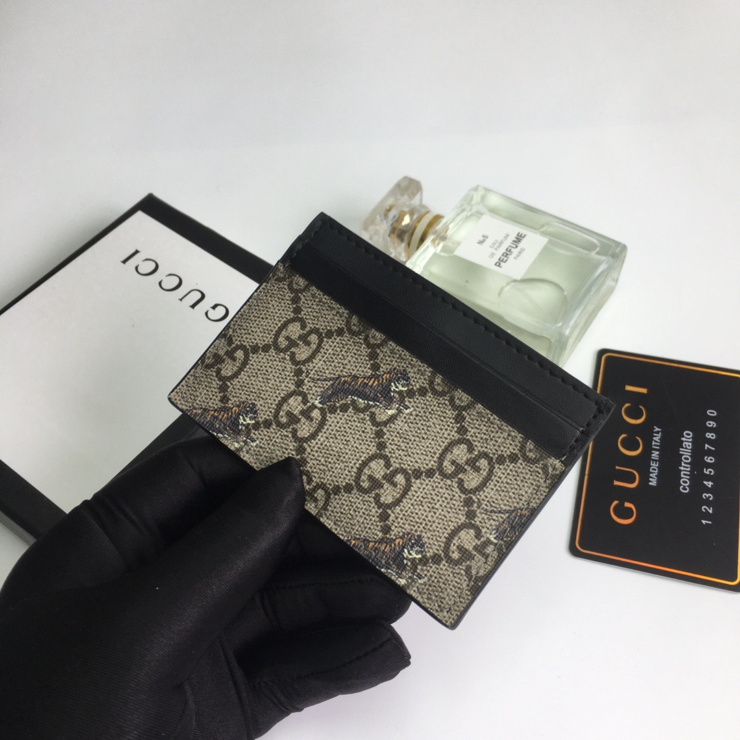 G*u*i gg  card case wallet