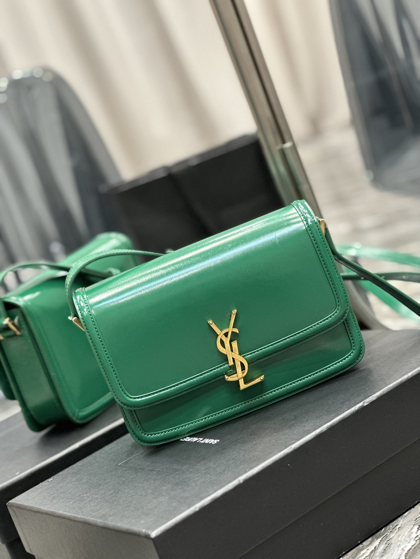 y*l solferino medium satchel in box Sa**t Lau*nt green 9.1 x 6.3 x 2.4 inches