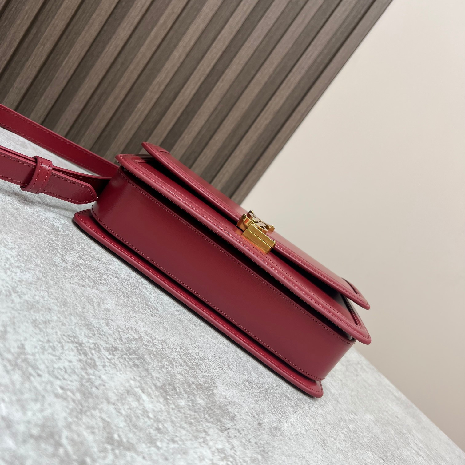 y*l solferino medium satchel in box Sa**t Lau*nt red 9.1 x 6.3 x 2.4 inches