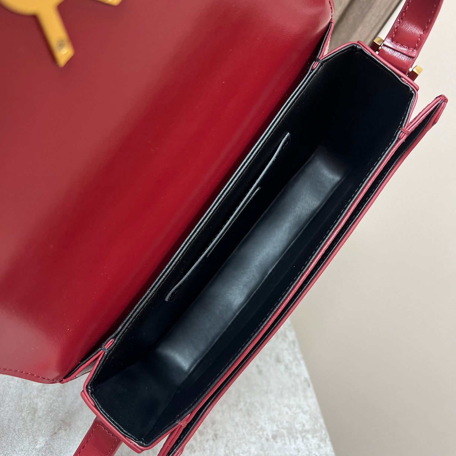 y*l solferino medium satchel in box Sa**t Lau*nt red 9.1 x 6.3 x 2.4 inches
