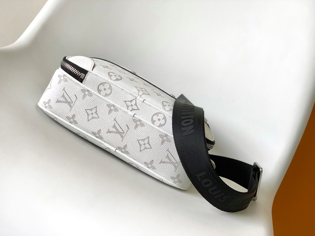 LV M31069 Alpha Messenger 9.4 x 6.3 x 3.1 inches