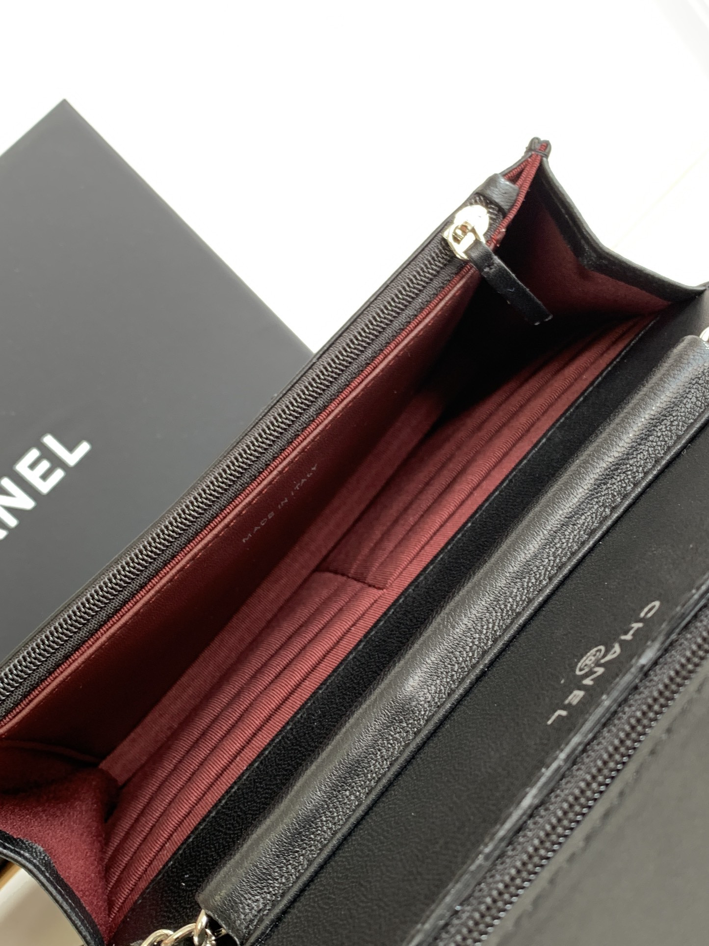 Ch*el classic wallet on chain 4.8 × 7.5 × 1.4 in