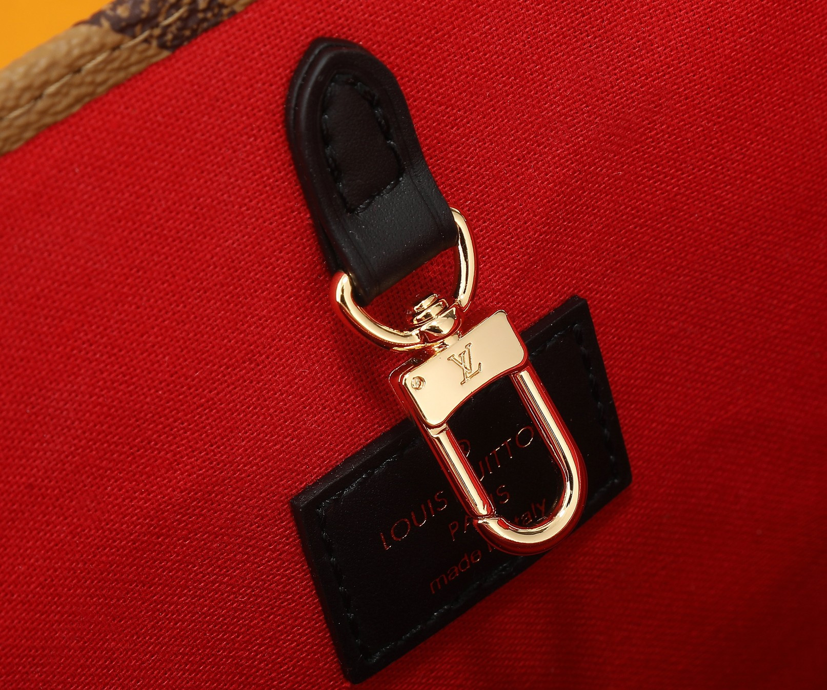 LV OnTheGo Voyage  M46823 16.9 x 13 x 7.3 inches