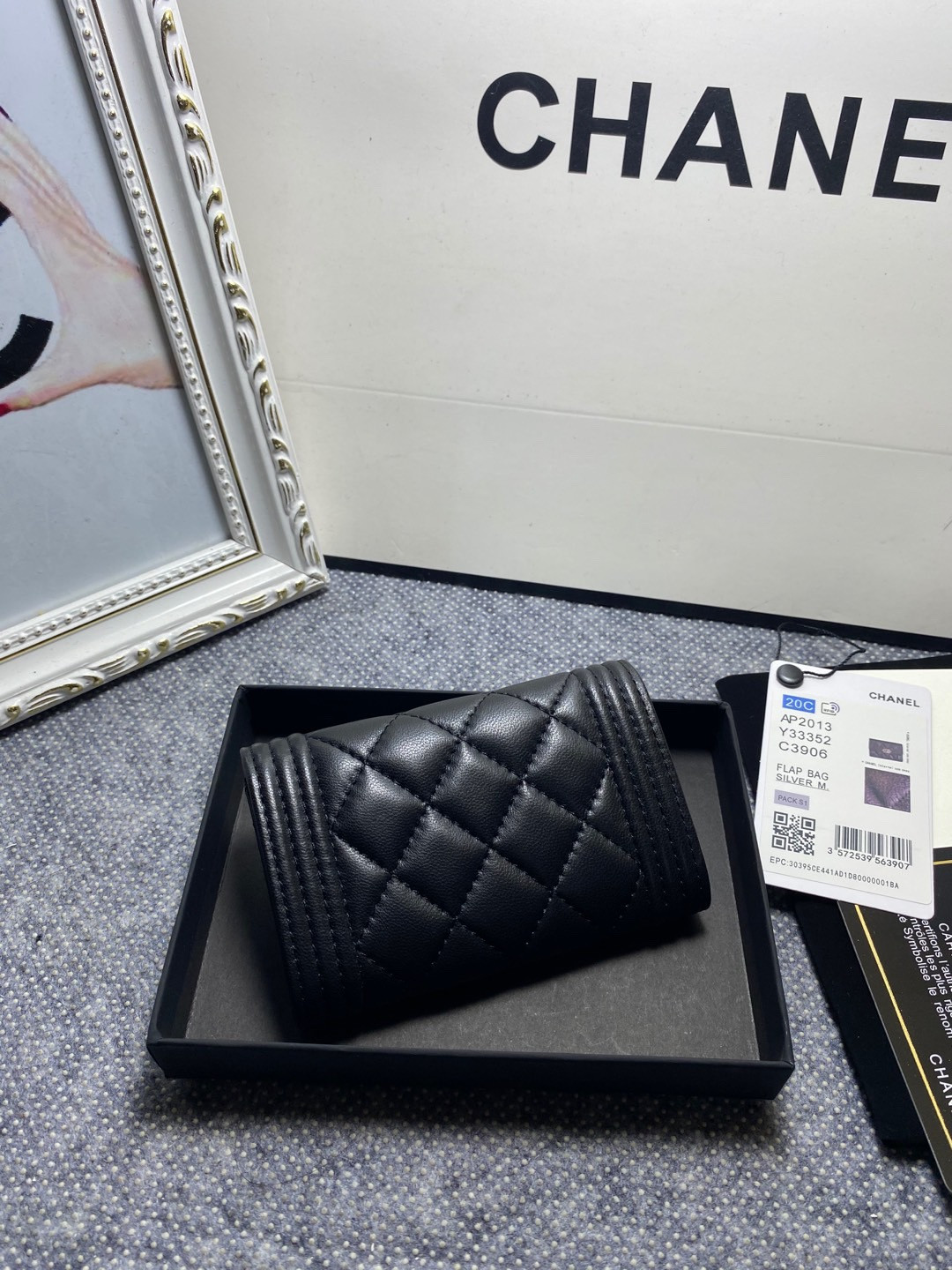 Ch*el flap wallet 12-7cm