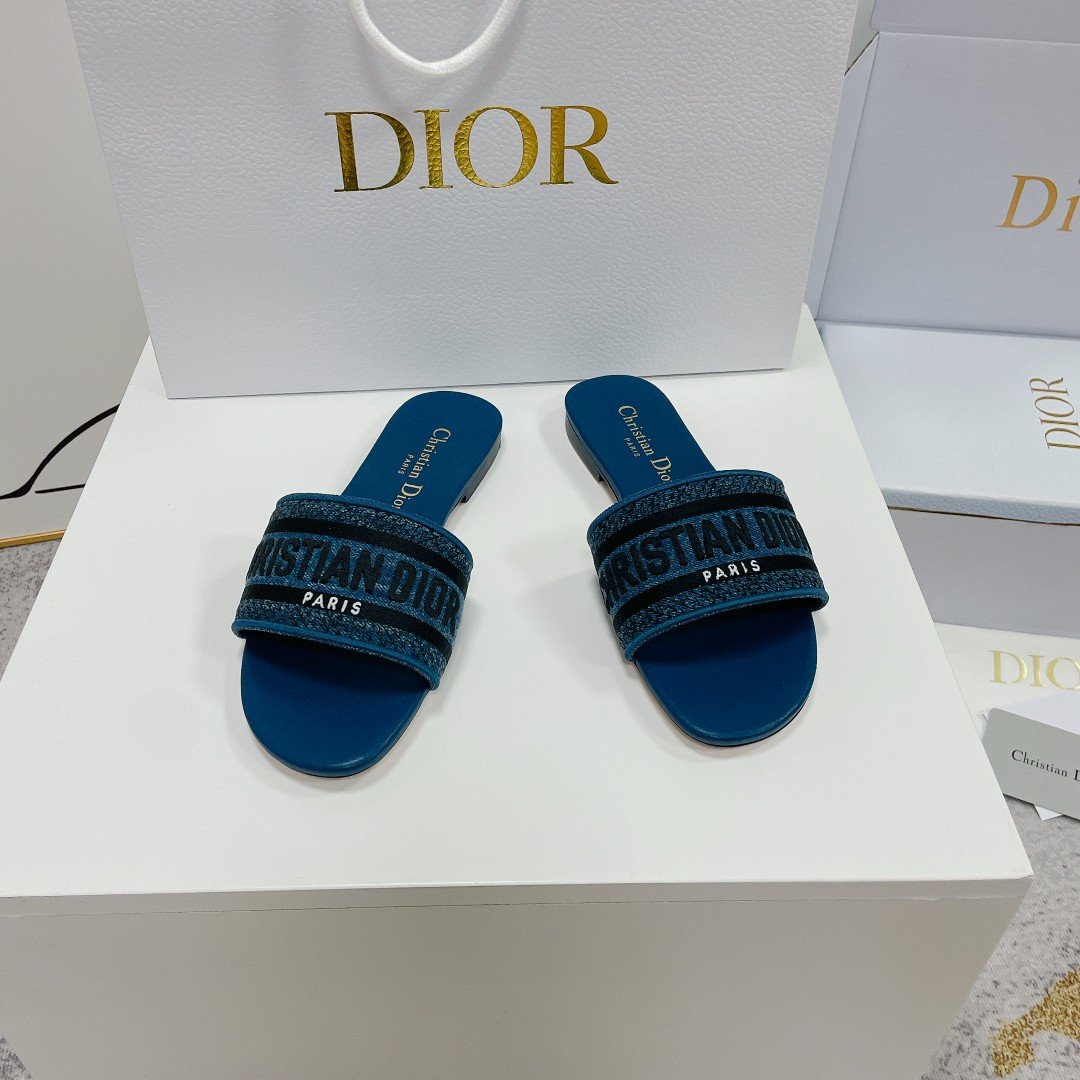 ua D*or dway slide