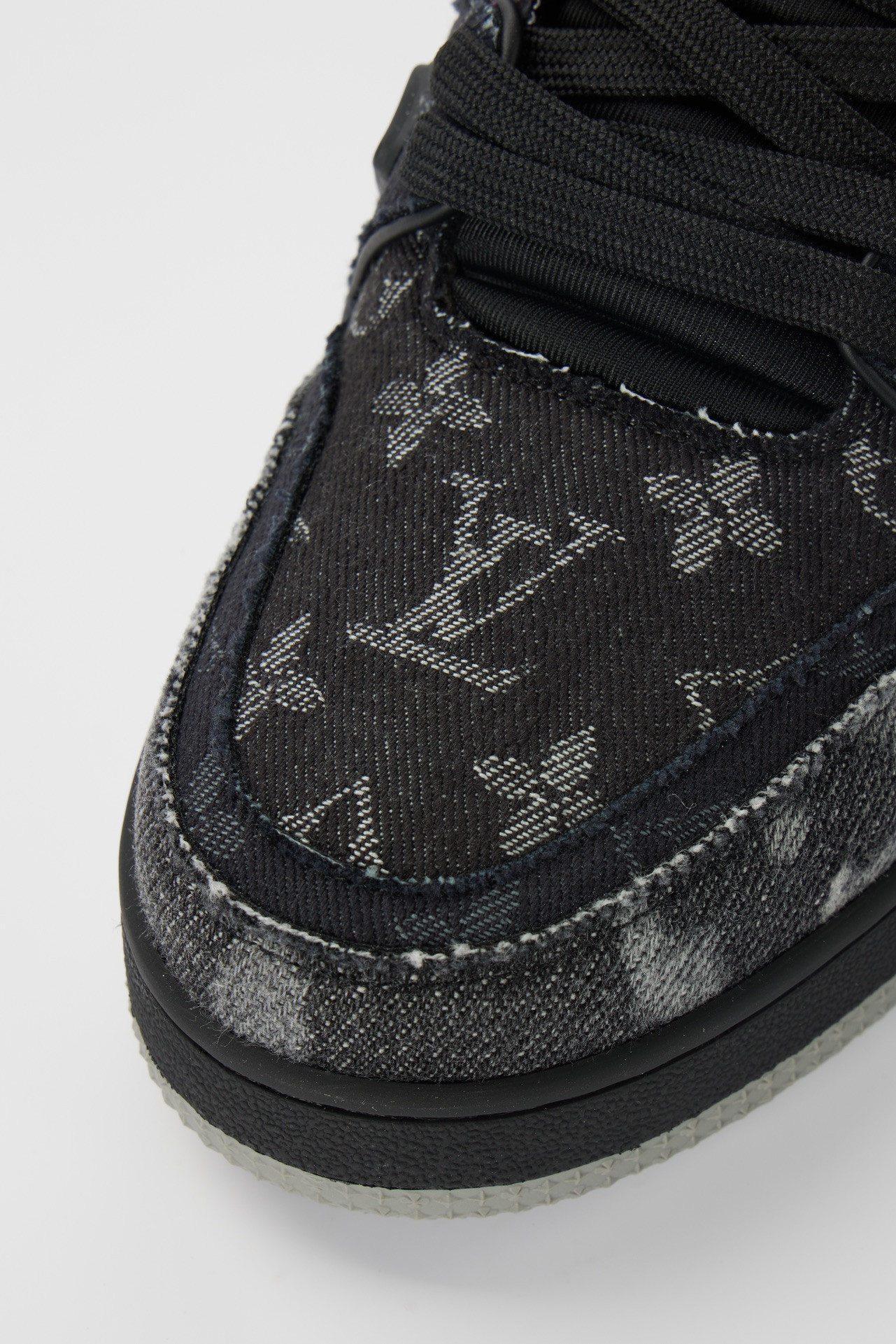 UA LV Trainer Sneaker