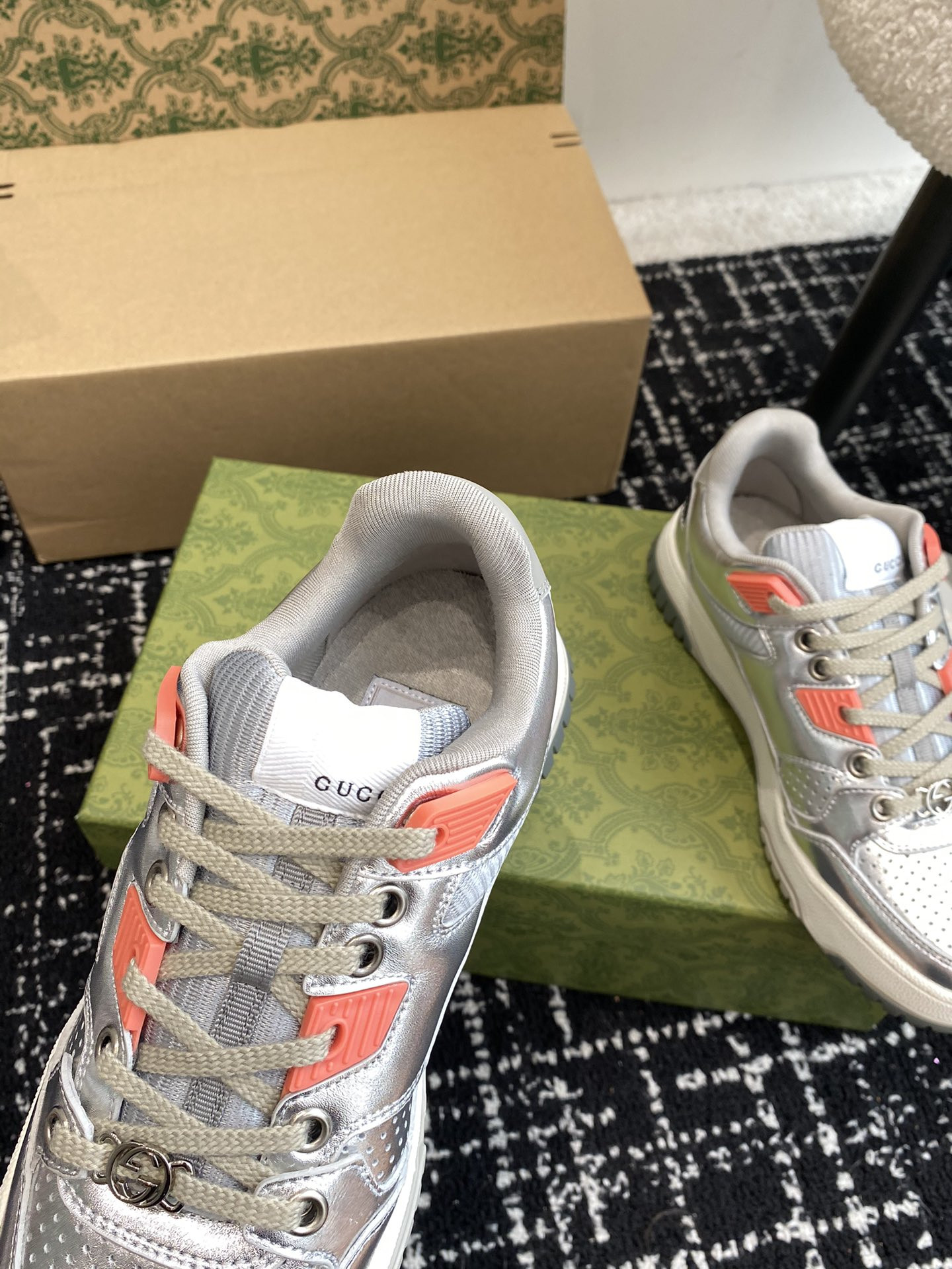 ua G*u*i low-top sneaker