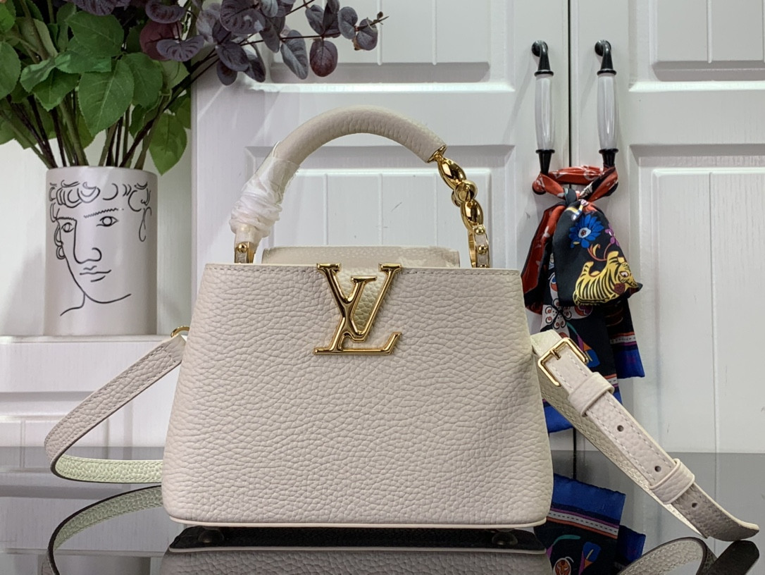 LV Capucines Mini M24981 8.3 x 5.5 x 3.1 inches