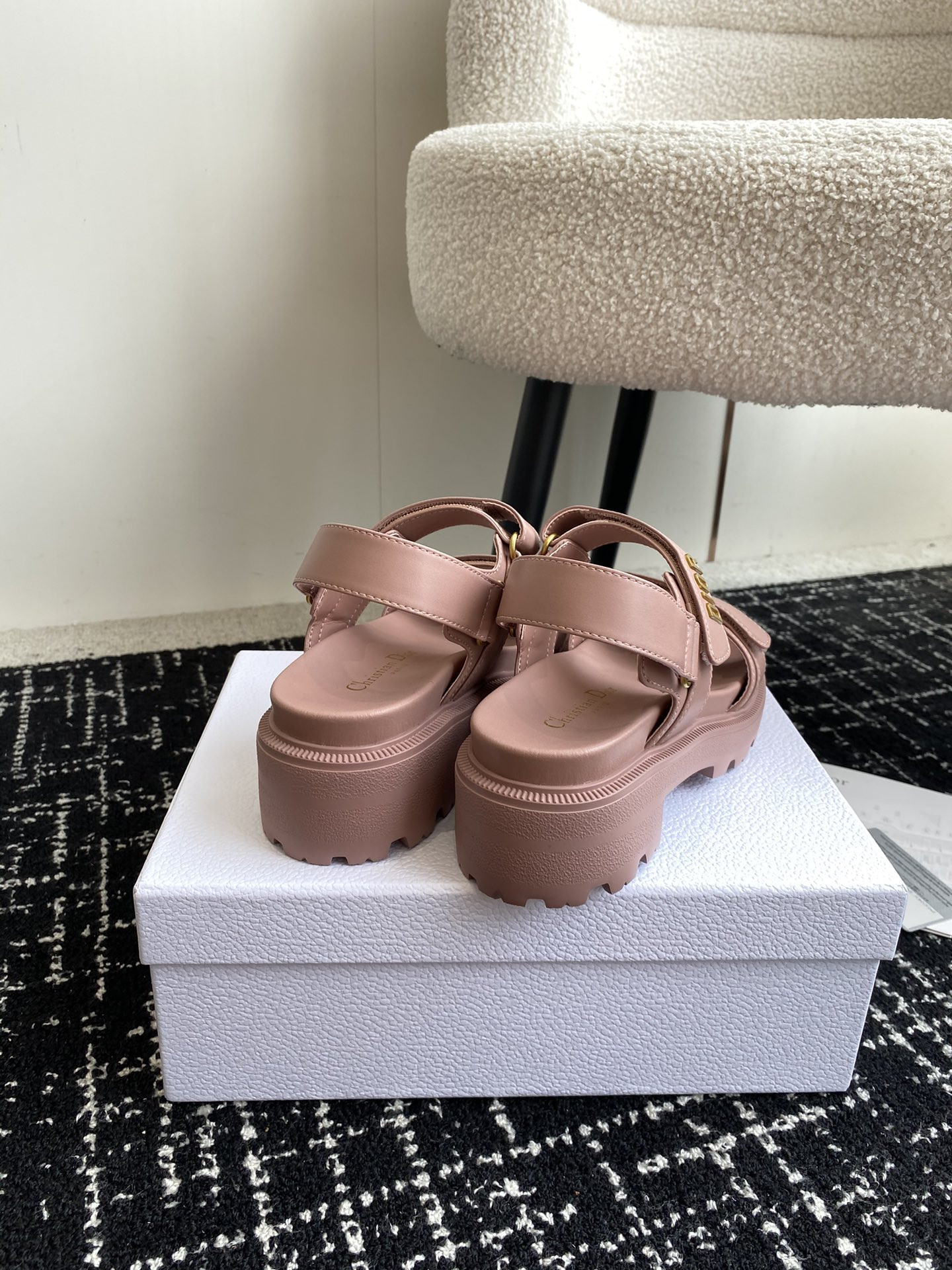 ua D*oract platform sandal