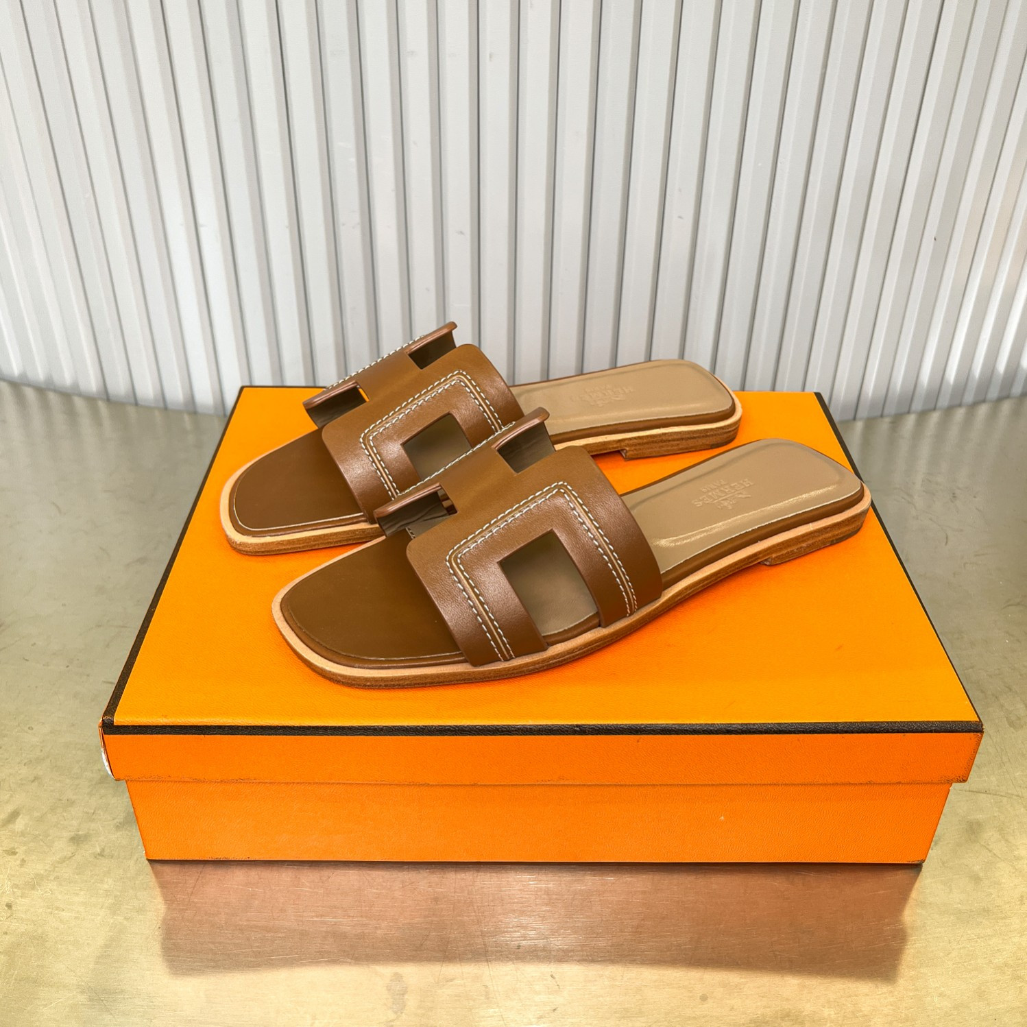 ua H**me5 oran sandal