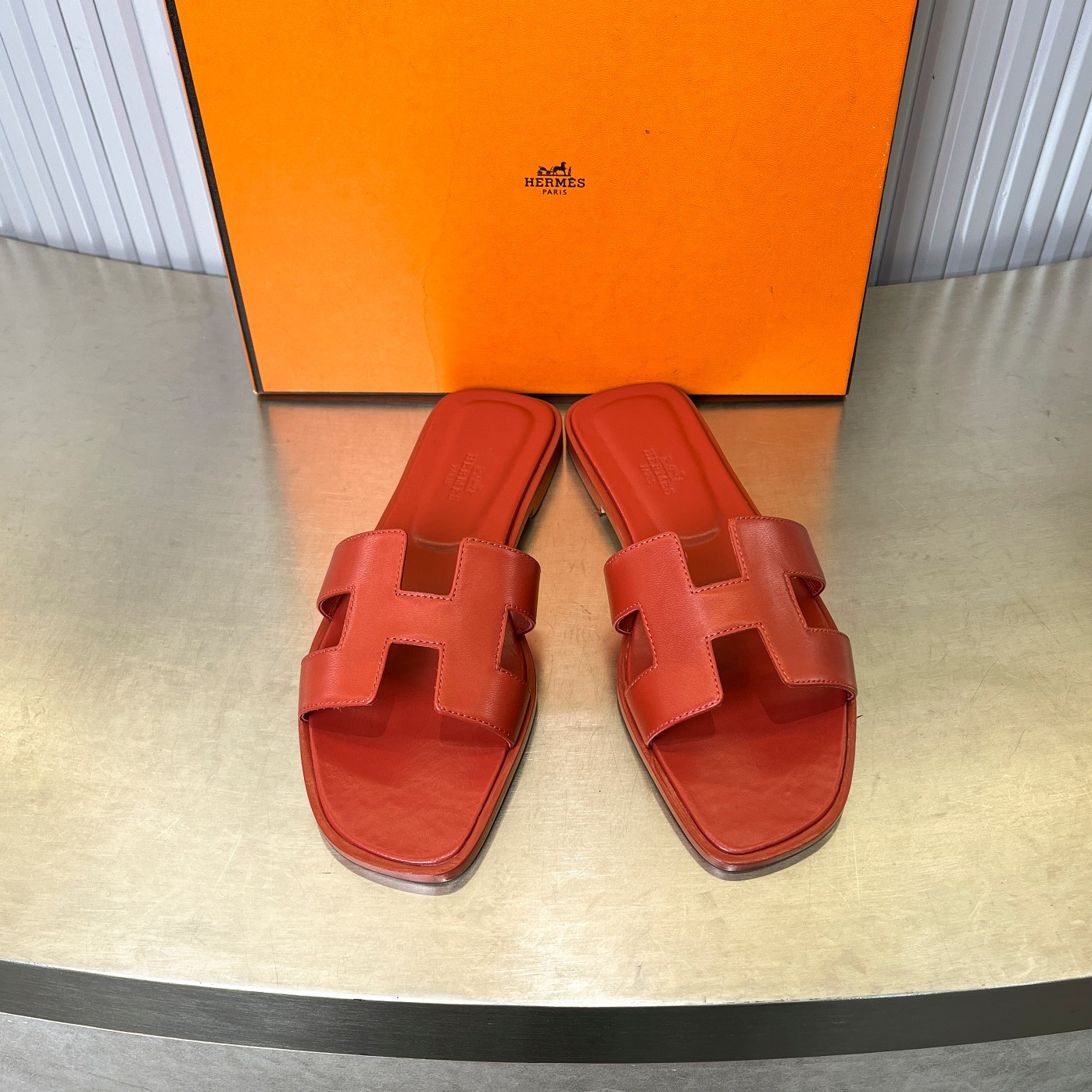 ua H**me5 oran sandal