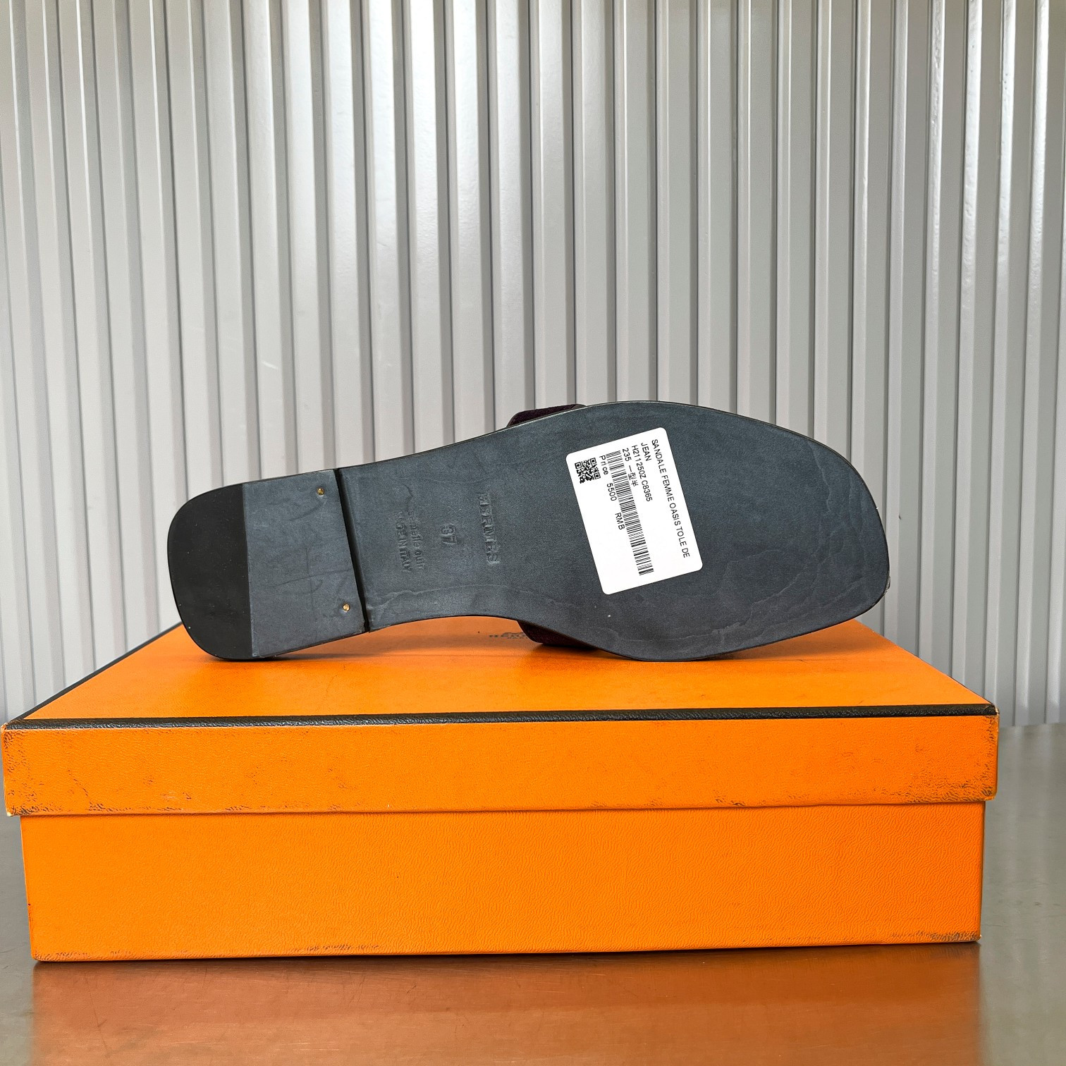 ua H**me5 oran sandal