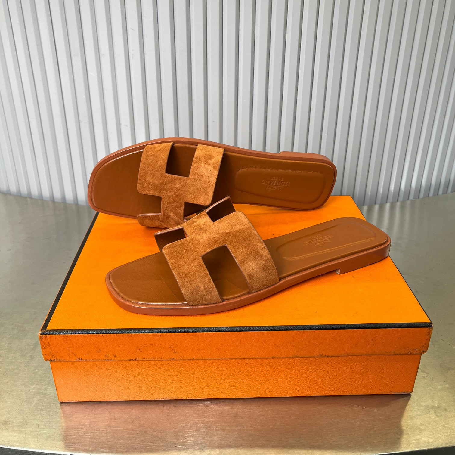 ua H**me5 oran sandal