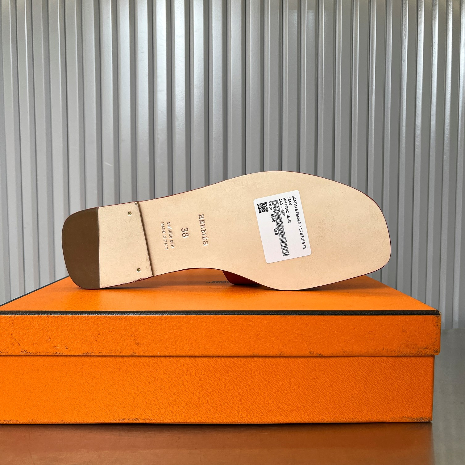 ua H**me5 oran sandal