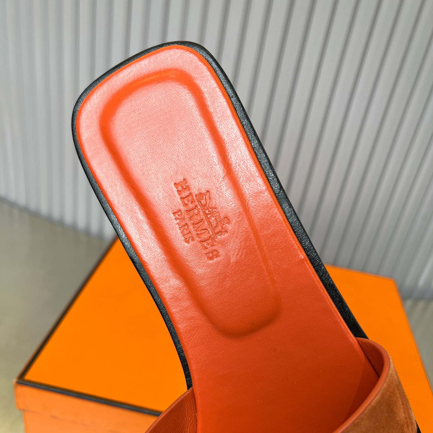 ua H**me5 oran sandal