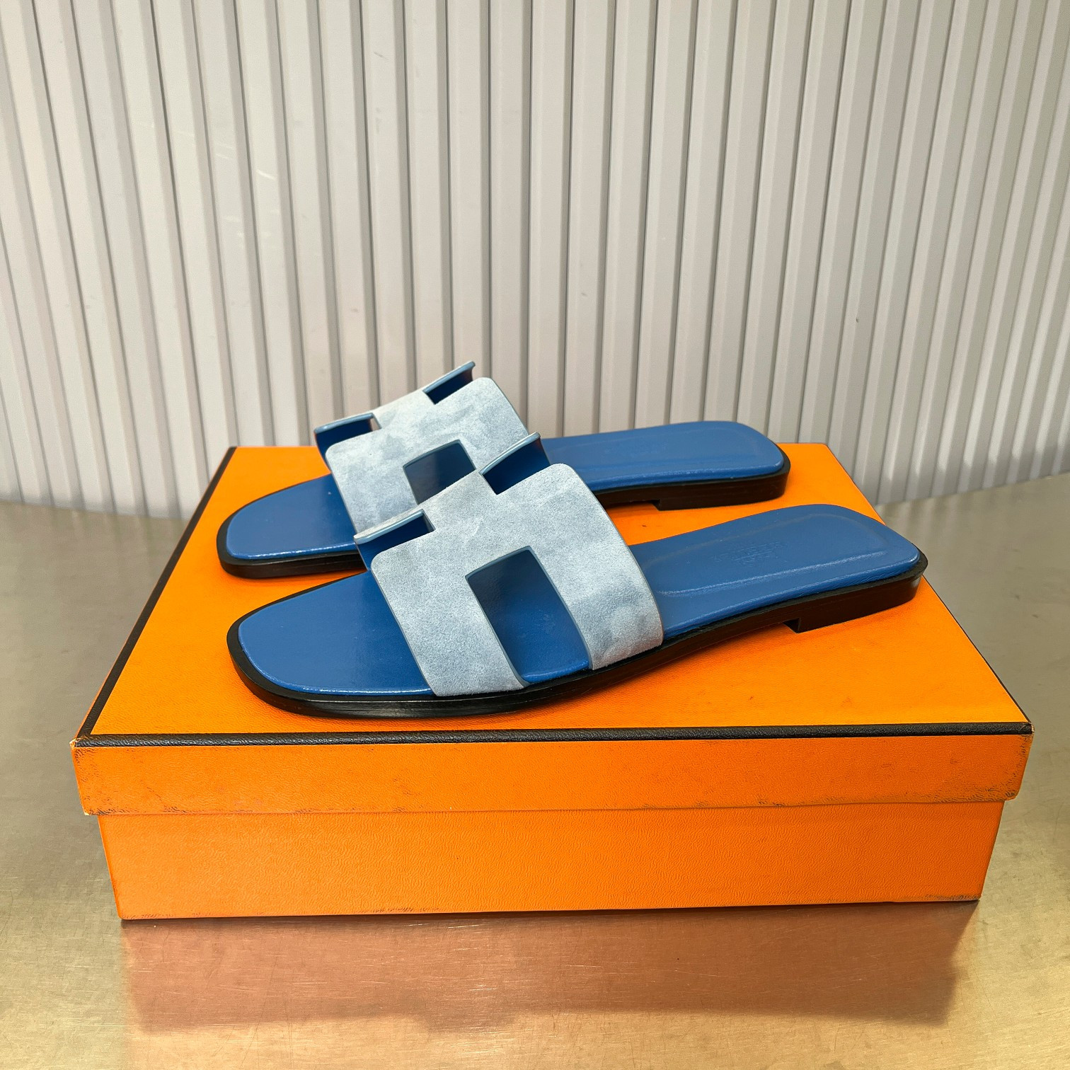 ua H**me5 oran sandal