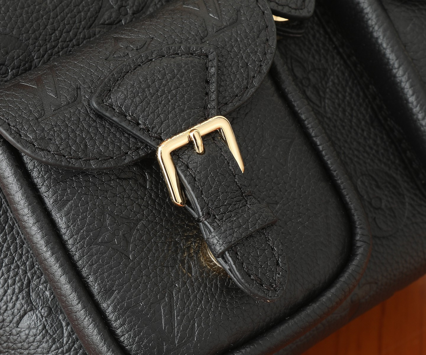 LV Backup M47072 7.9 x 8.7 x 5.5 inches