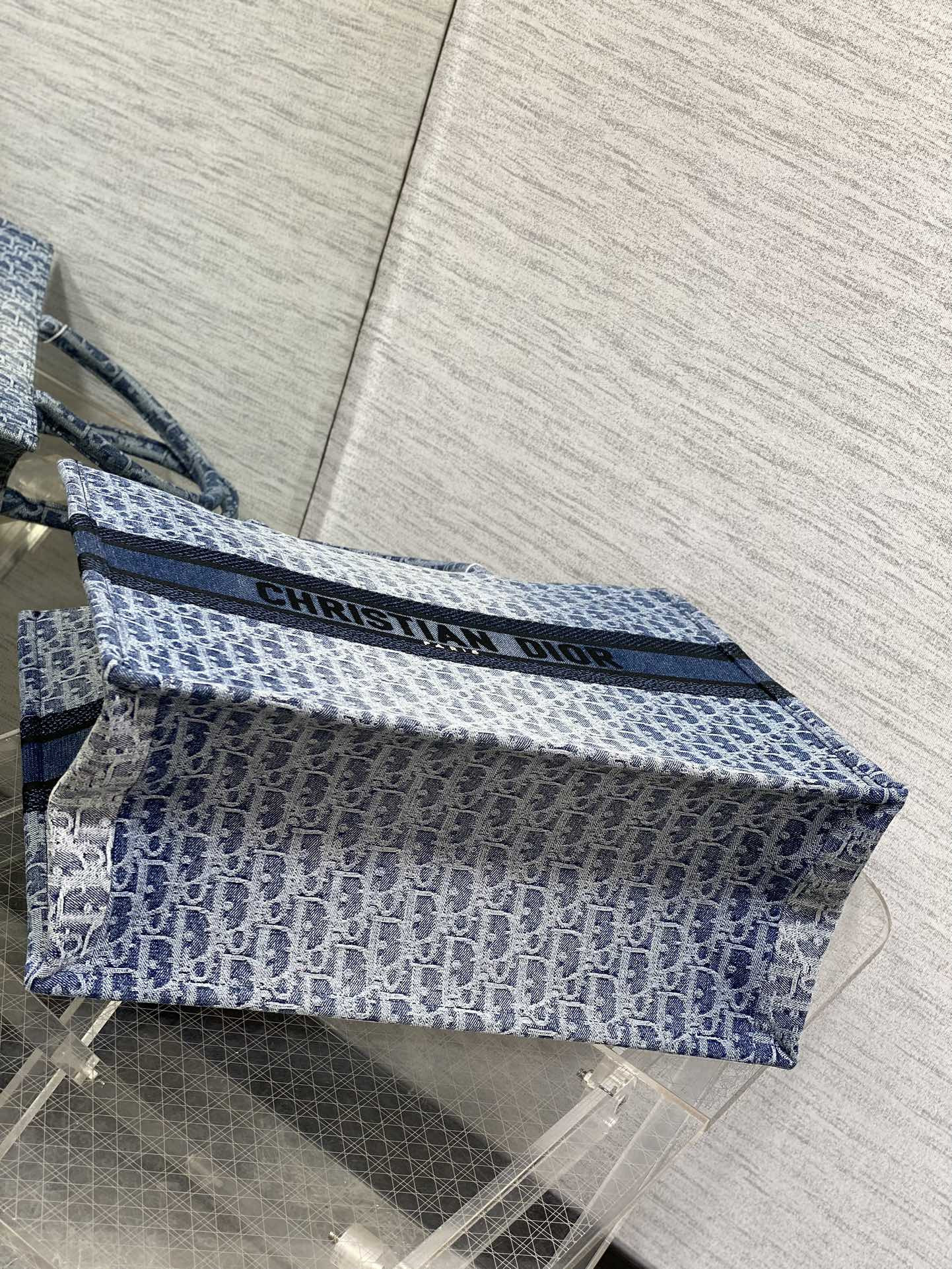 large D*or book tote blue denim D*or oblique jacquard  42 x 35 x 18.5 cm