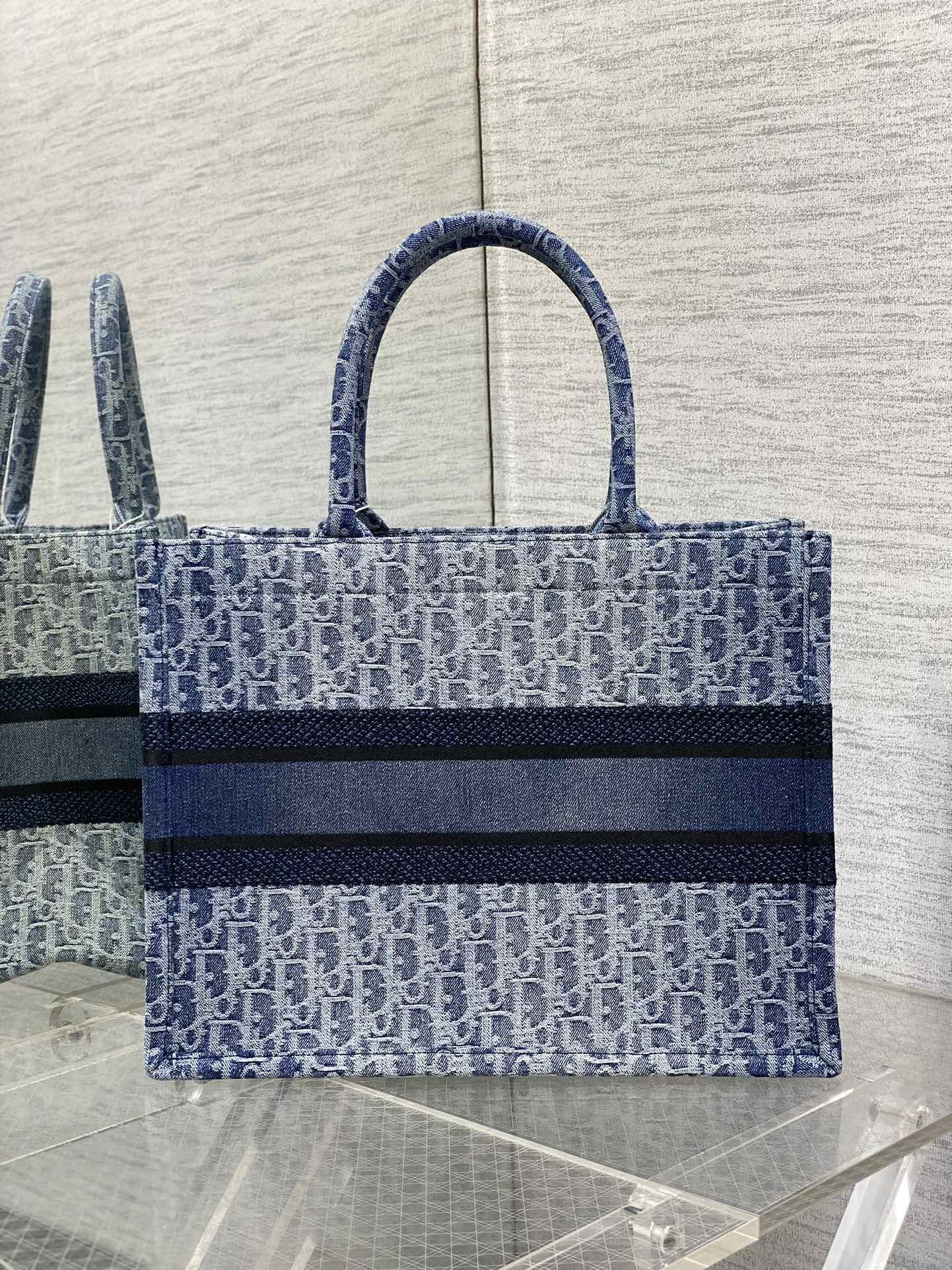 medium D*or book tote blue denim D*or oblique jacquard 36 x 27.5 x 16.5 cm