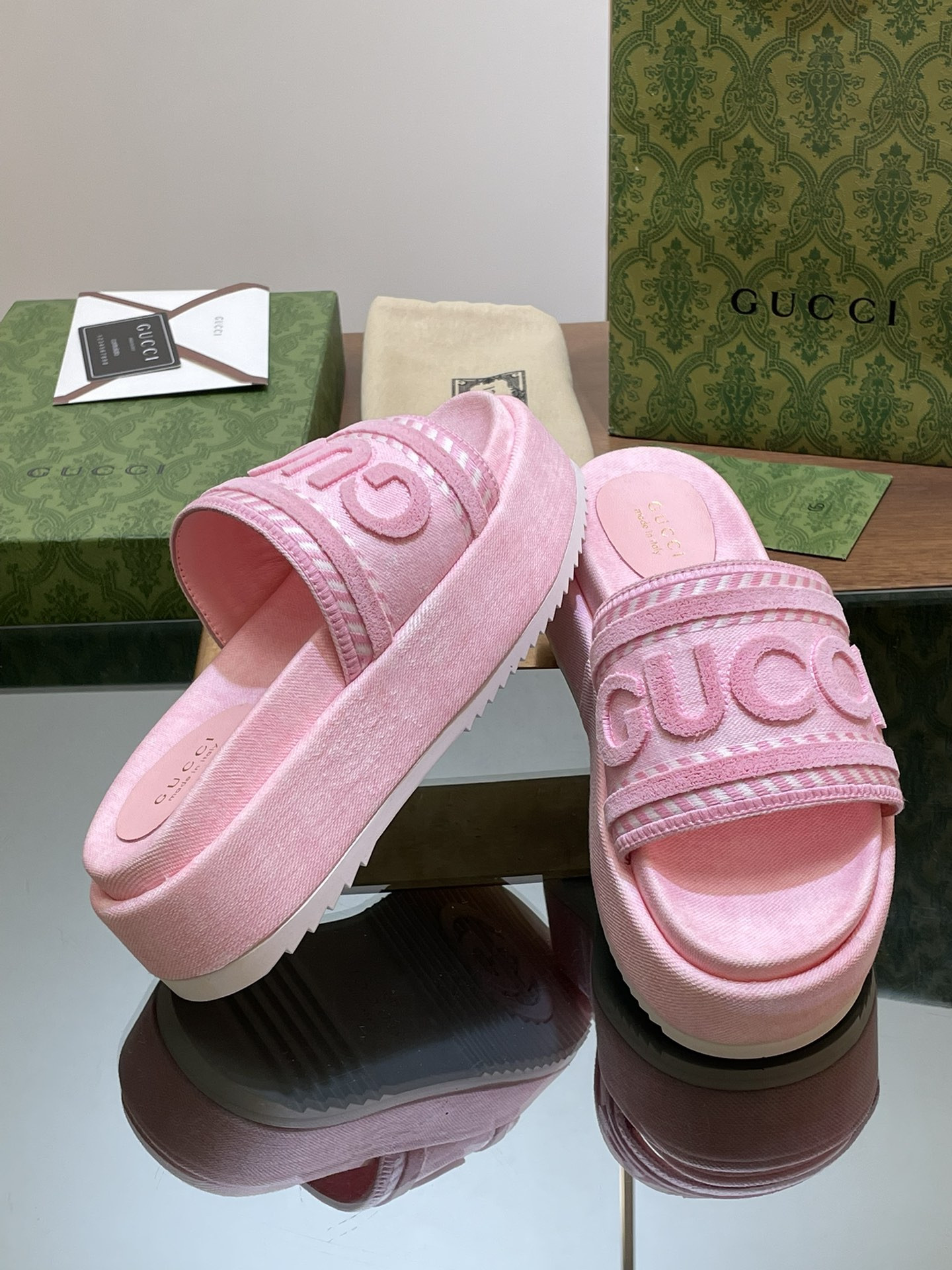 ua G*u*i slide sandal with G*u*i script
