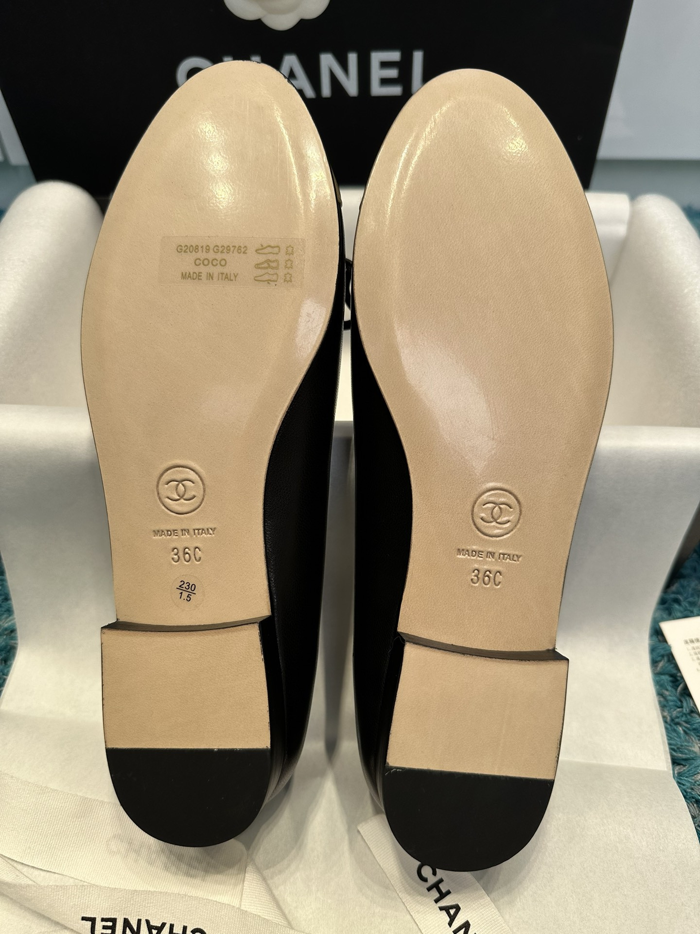 ua Ch*el ballet flats