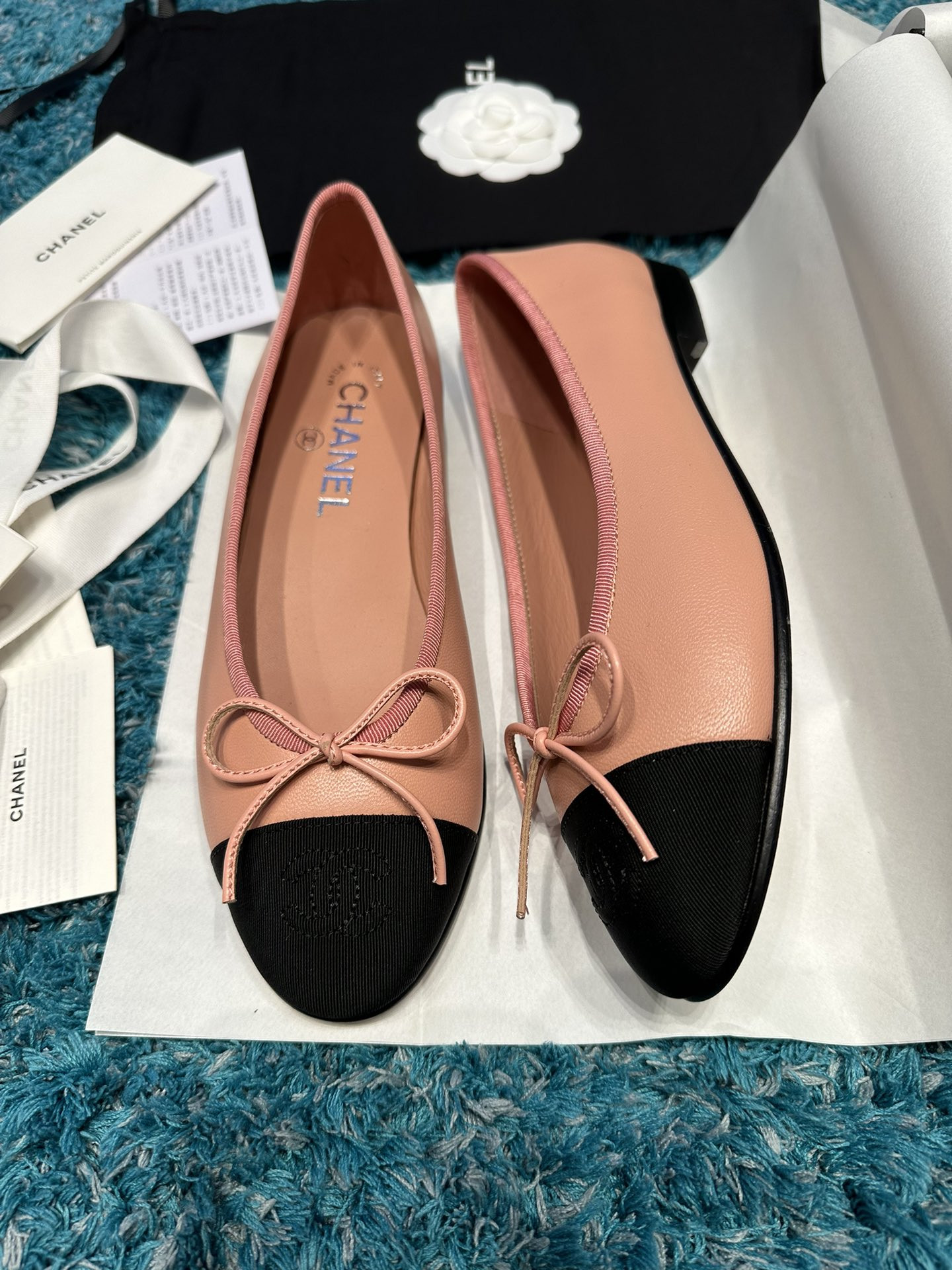 ua Ch*el ballet flats