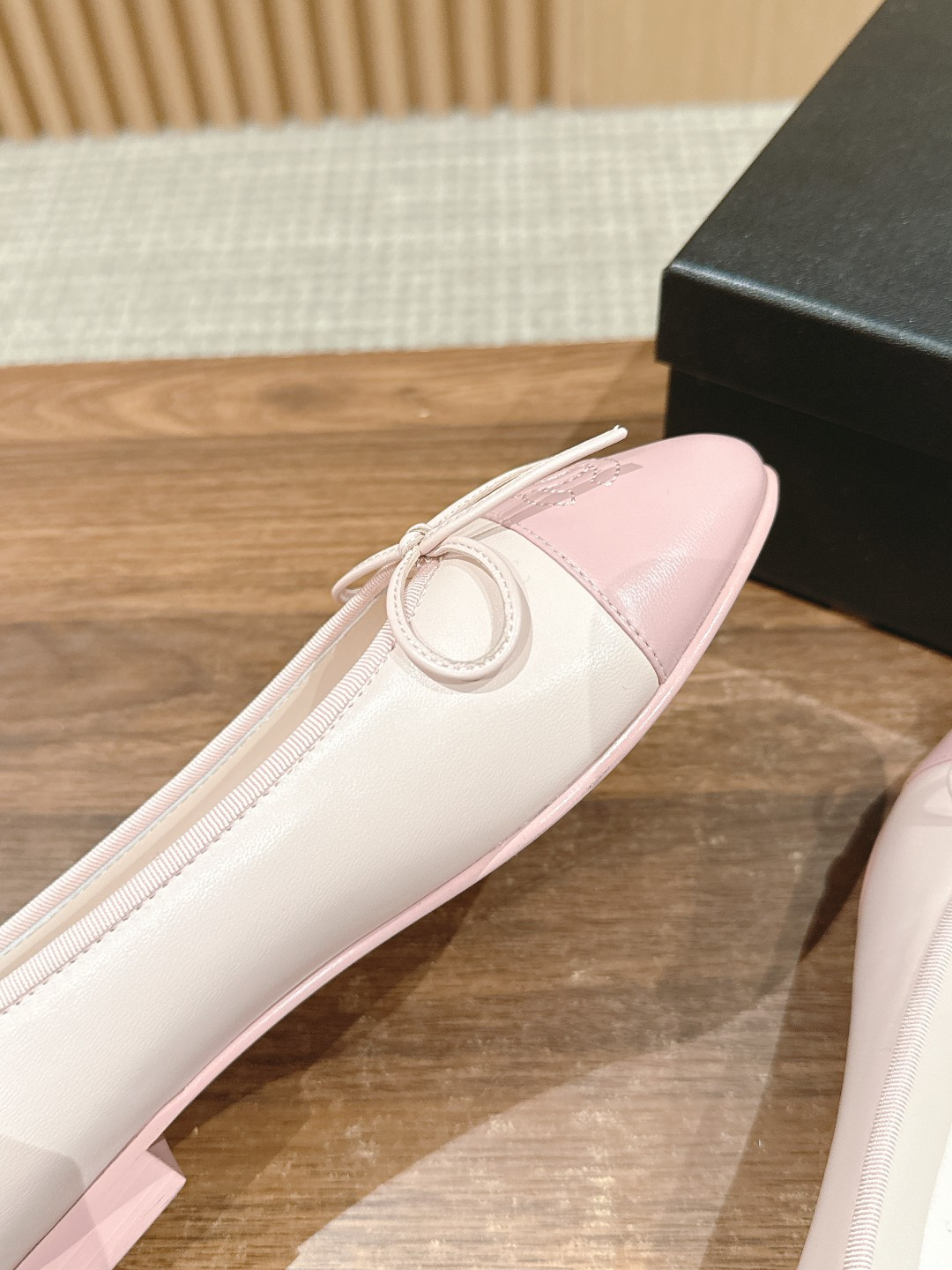 ua Ch*el ballet flats