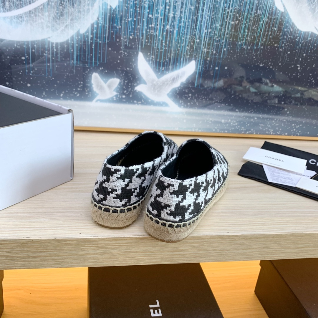 ua Ch*el espadrilles