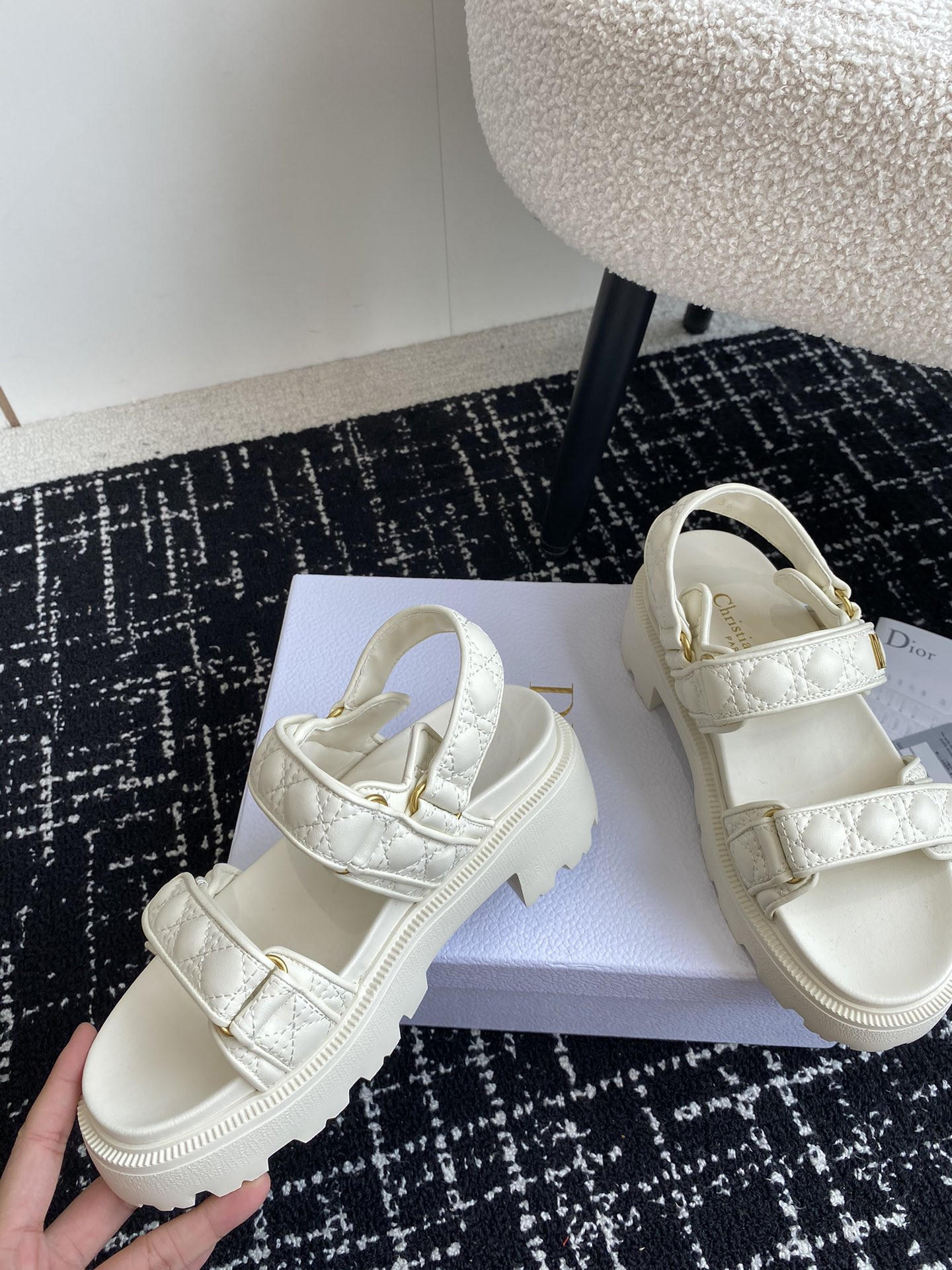 ua D*oract platform sandal
