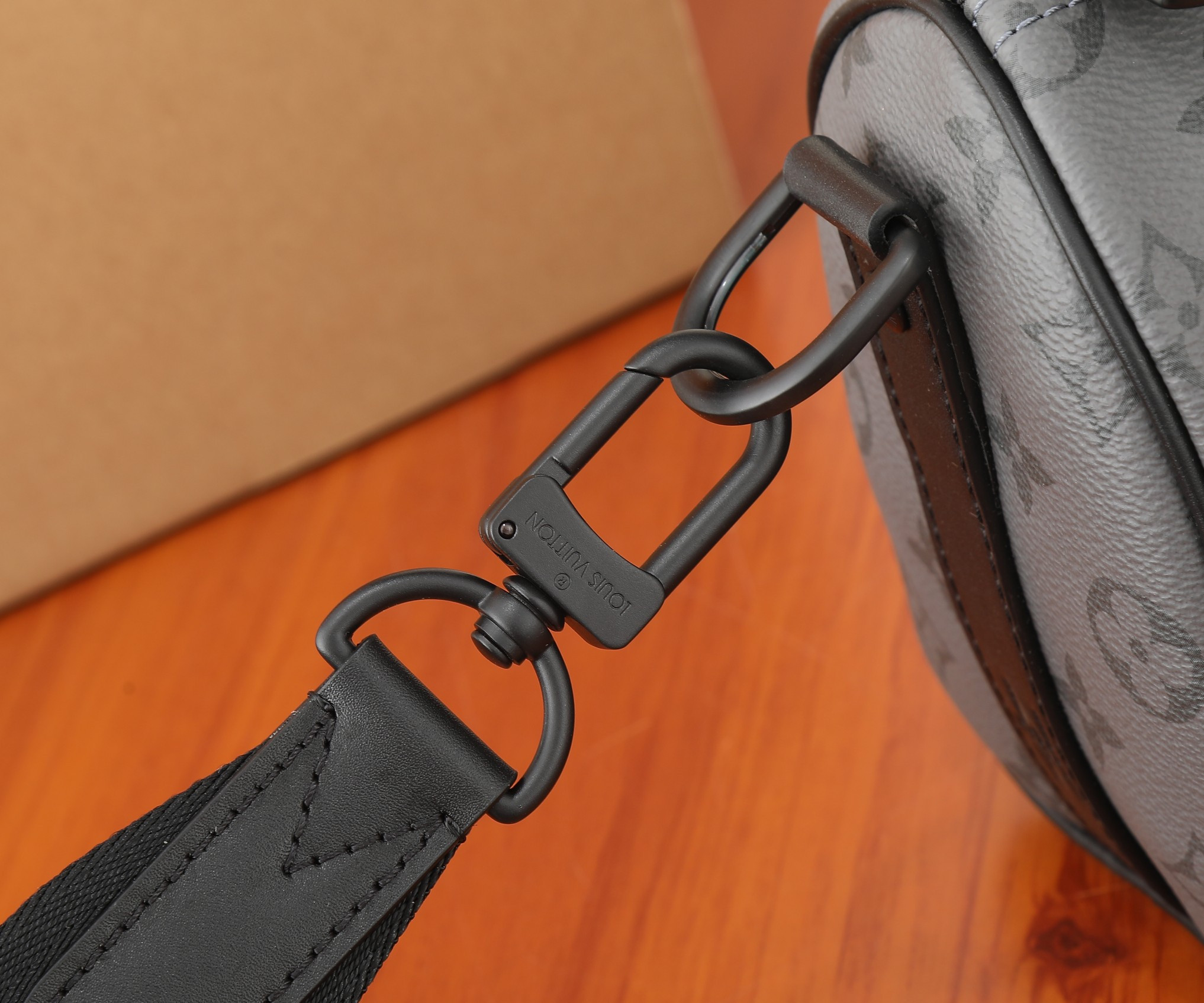 LV Keepall Bandoulière 25 M11645 9.8 x 5.9 x 4.3 inches
