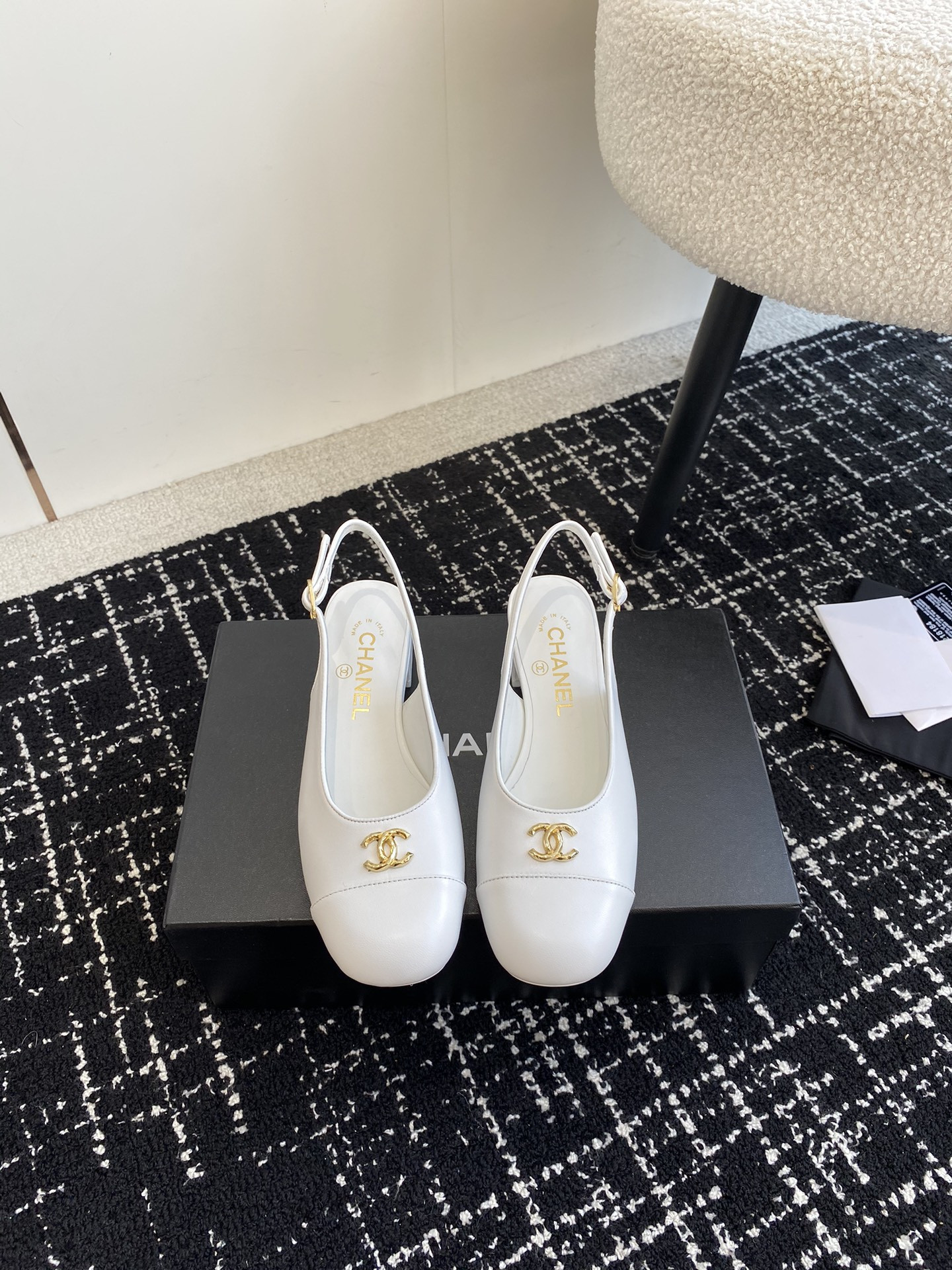 ua Ch*el slingbacks
