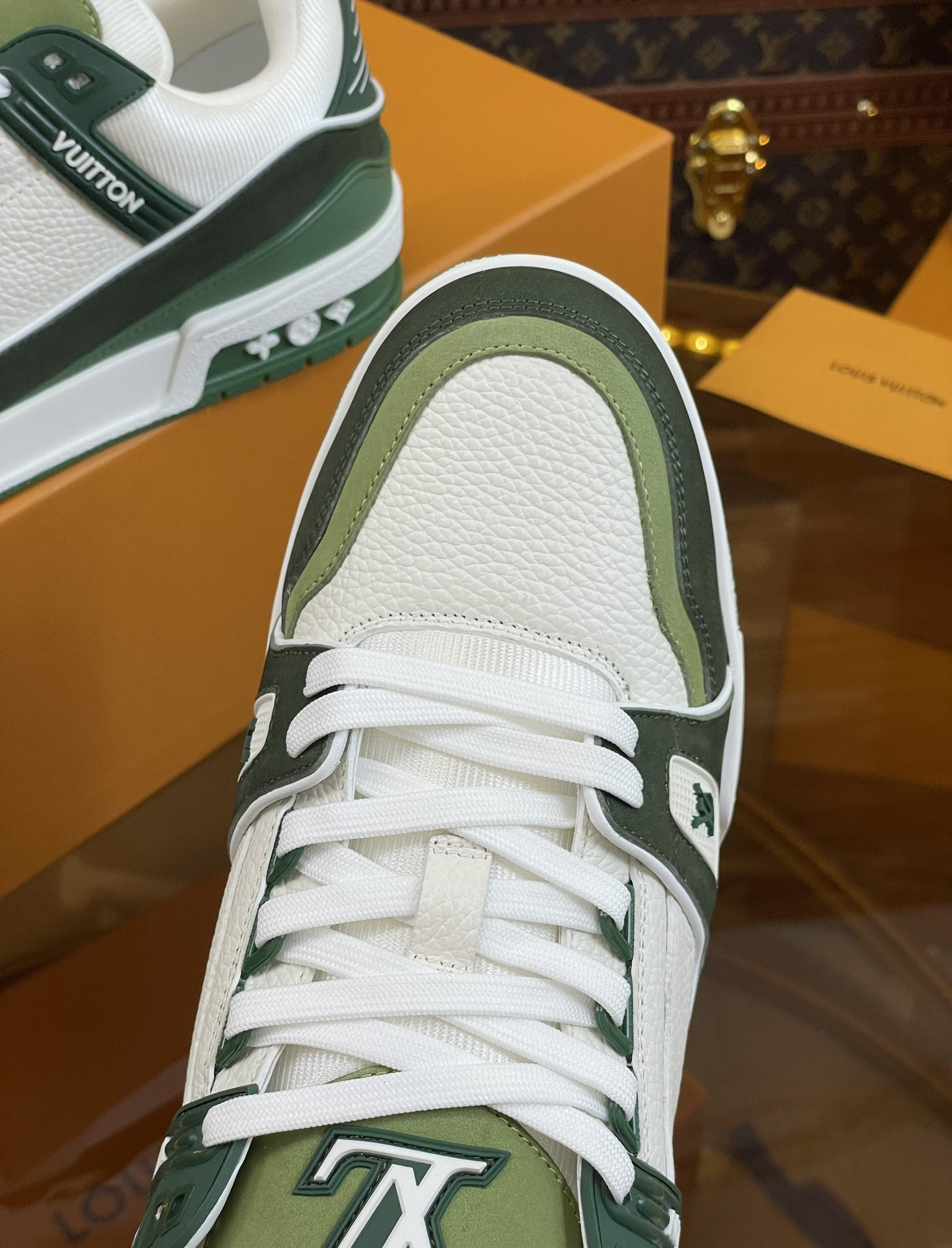 UA LV Trainer Sneaker