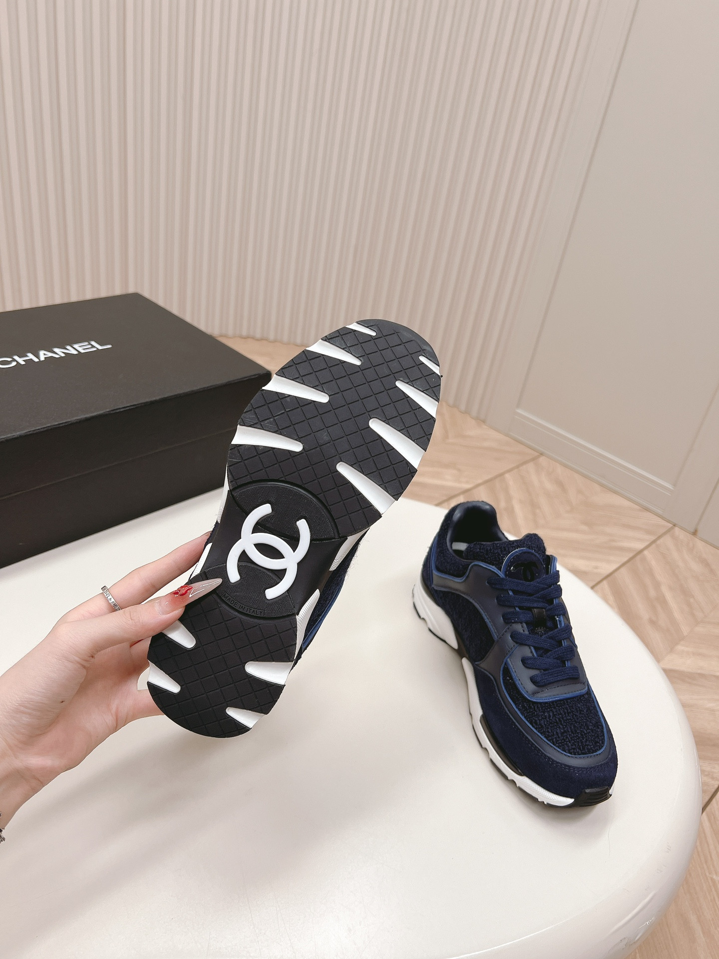 ua Ch*el sneaker