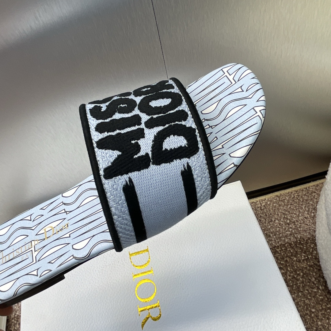 ua D*or dway slide