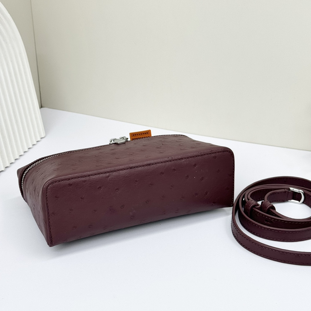 L**o p*ana extra pocket l19 ostrich-grained leather 11 x 19 x 6.5 cm