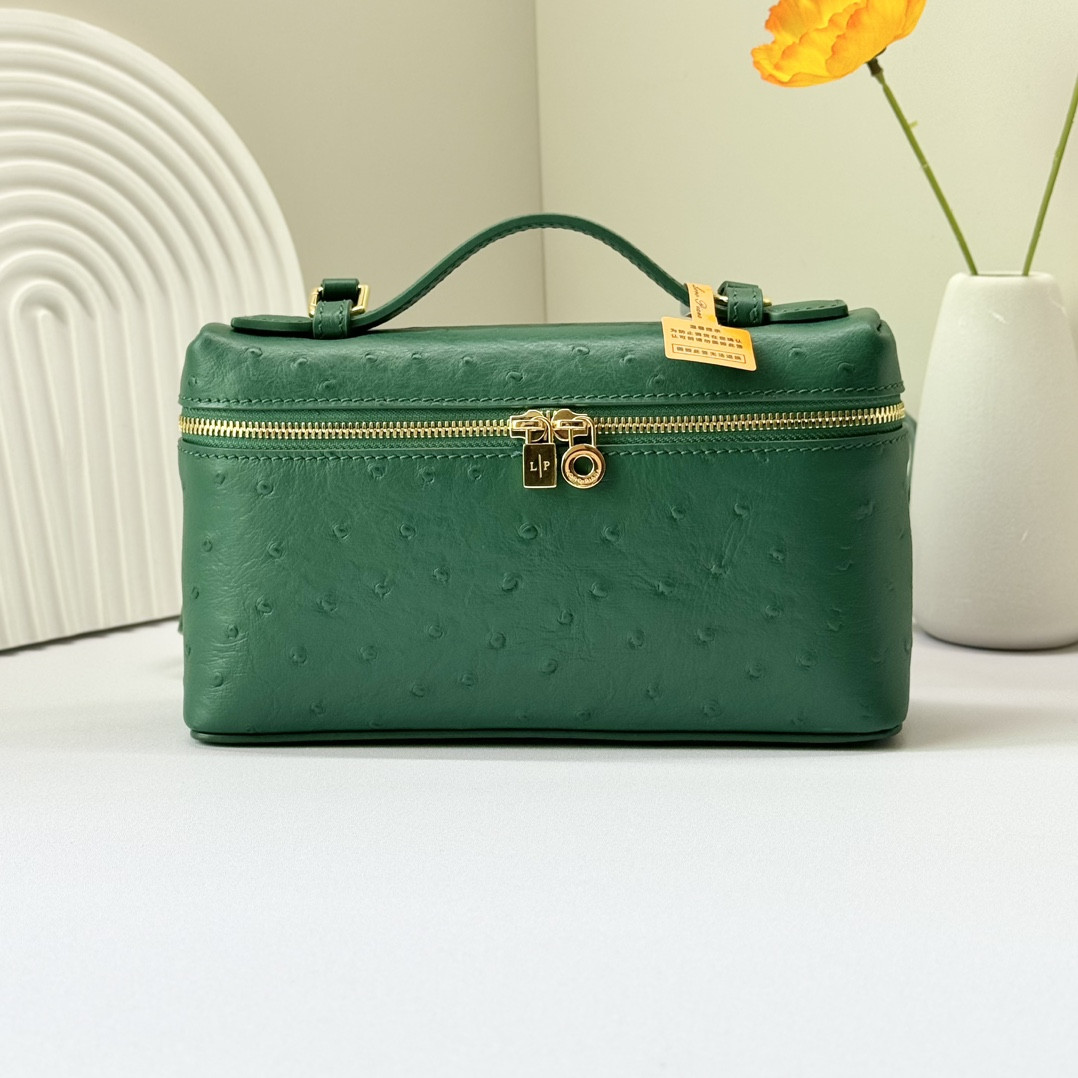 L**o p*ana extra pocket l19 ostrich-grained leather 11 x 19 x 6.5 cm