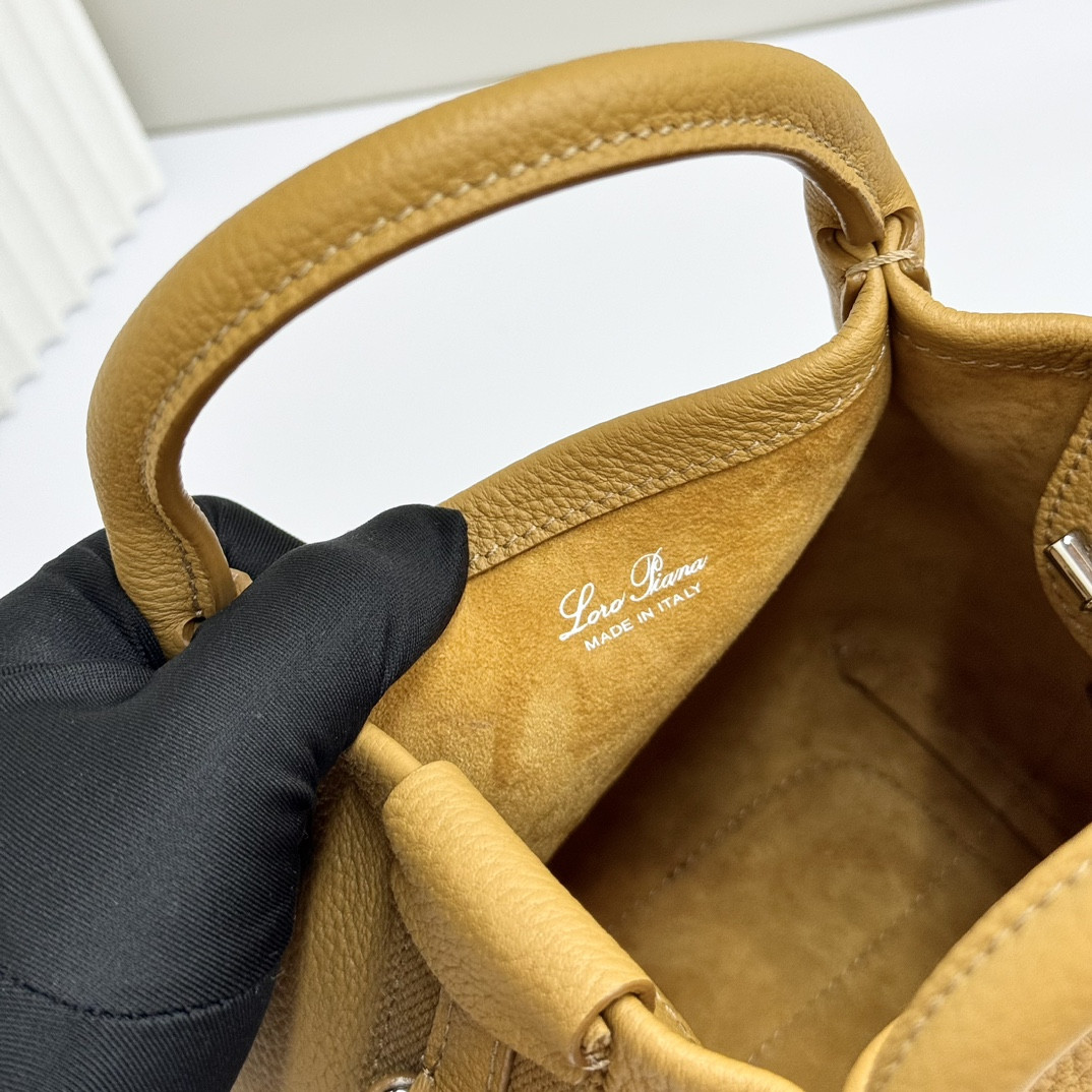 L**o p*ana micro bale bag grained calfskin 23 x 16 x 14 cm