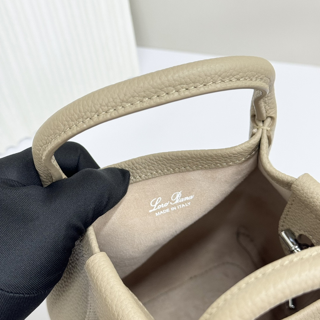 L**o p*ana micro bale bag grained calfskin 23 x 16 x 14 cm
