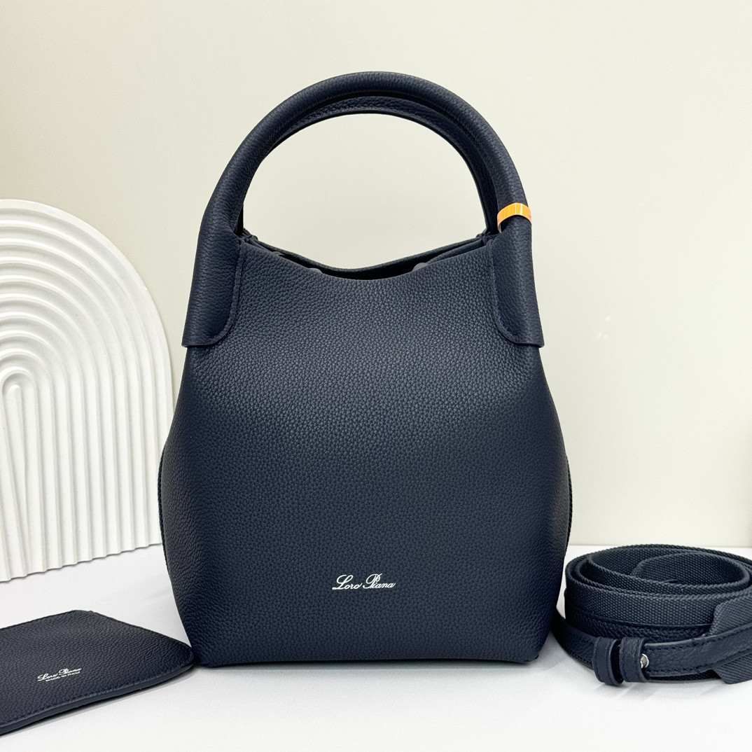 L**o p*ana small bale bag calfskin 17 x 17 x 21 cm