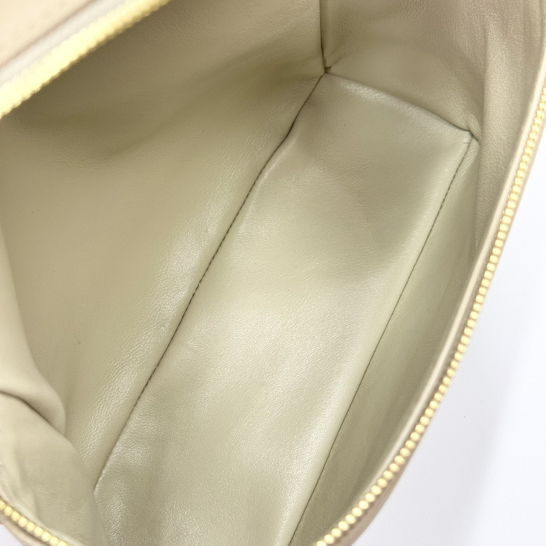 L**o p*ana extra pocket backpack l23.5 grained calfskin 23 x 21 x 8 cm