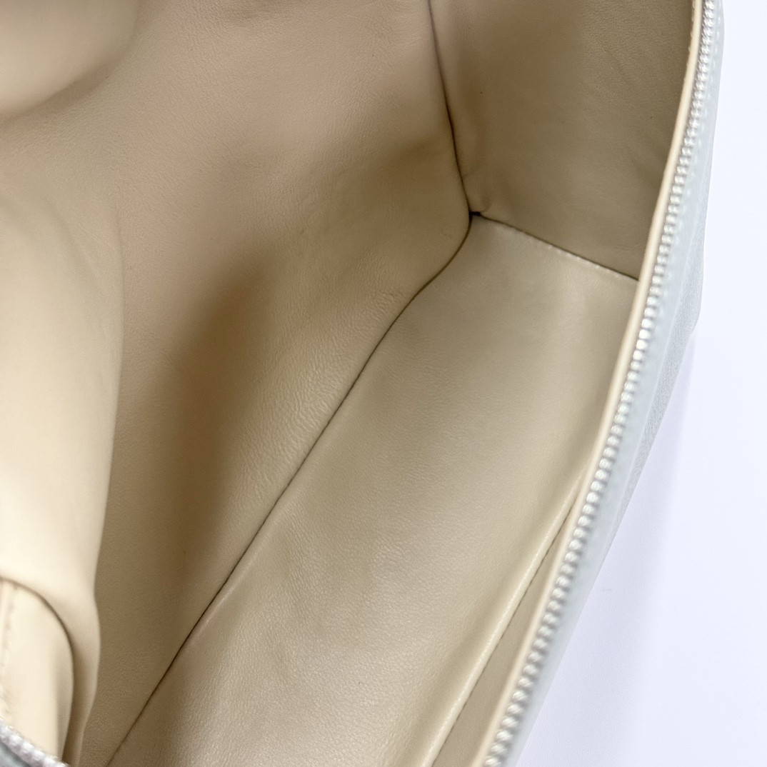 L**o p*ana extra pocket backpack l23.5 grained calfskin 23 x 21 x 8 cm