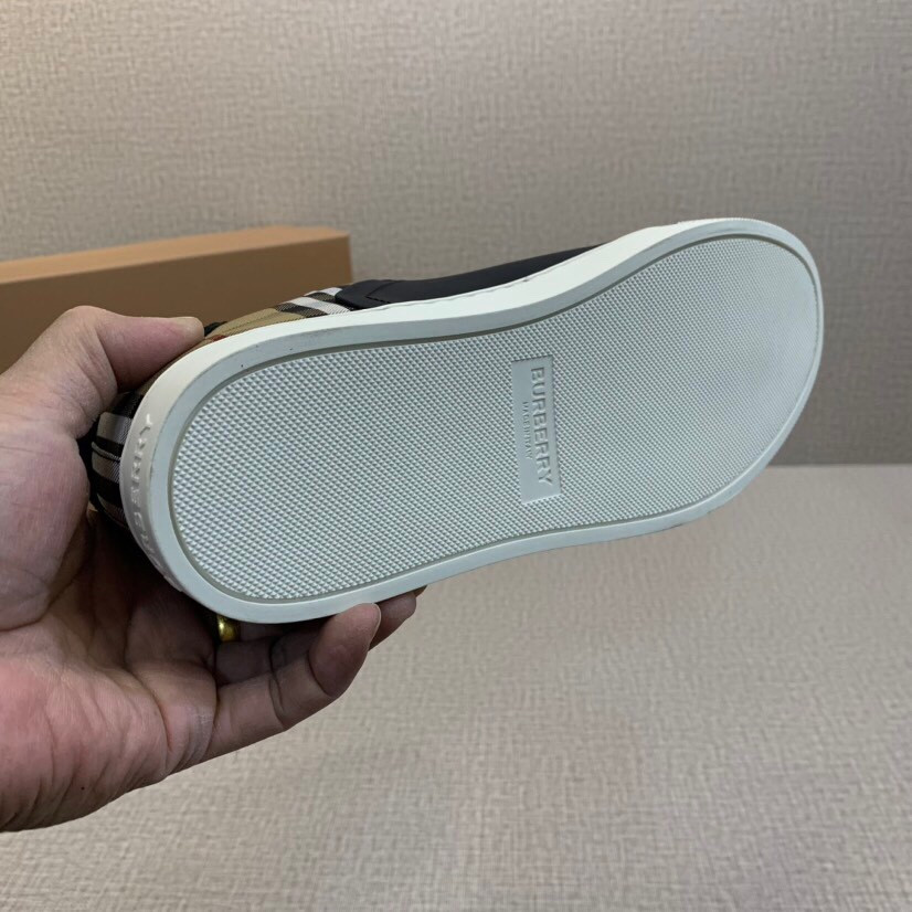 ua B**rry sneakers