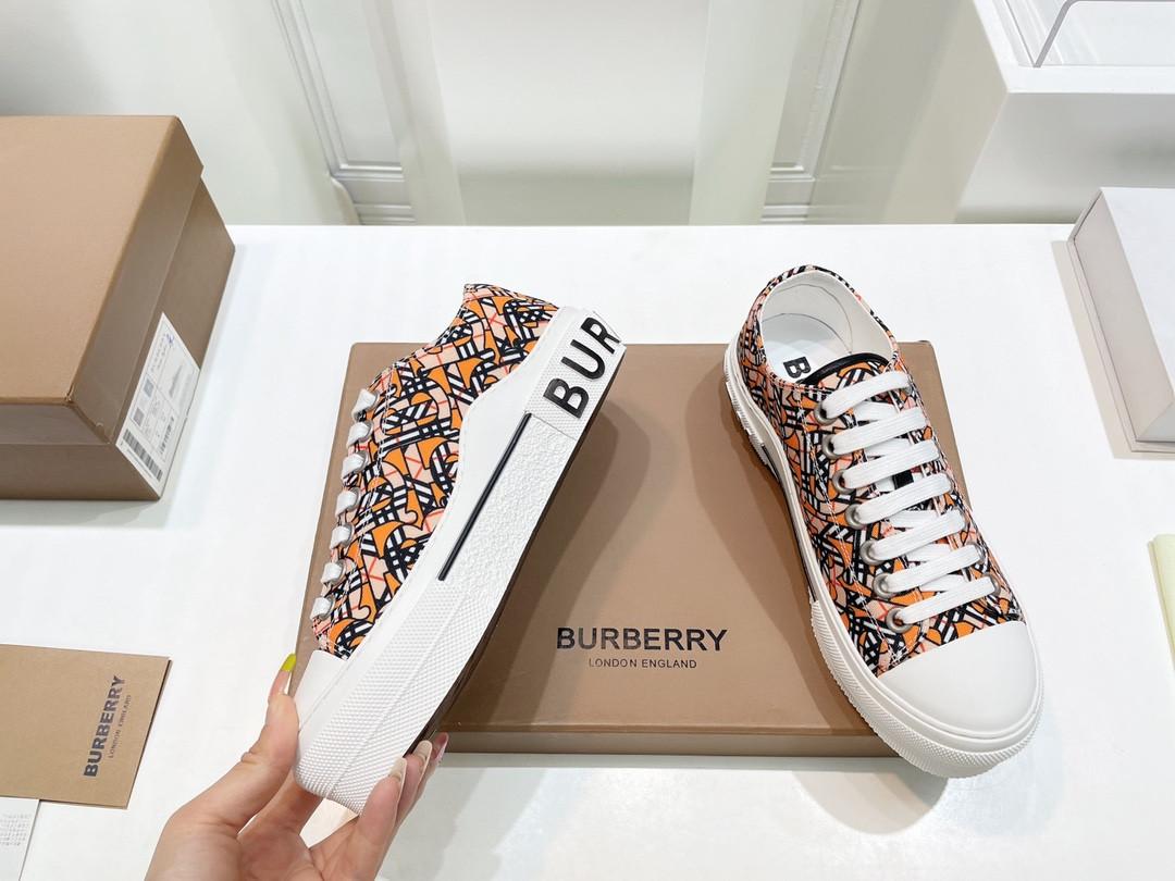 ua B**rry sneakers
