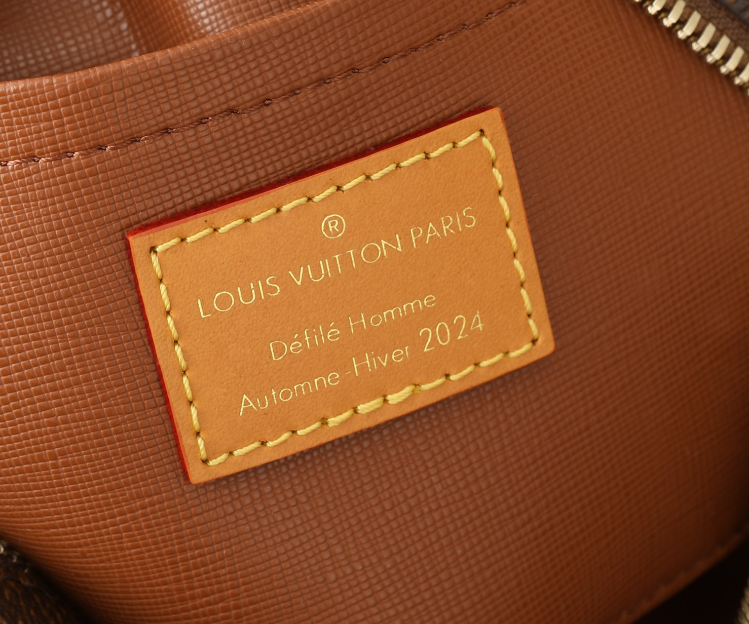 LV Locker Dopp Kit M11765 9.1 x 5.1 x 4.7 inches