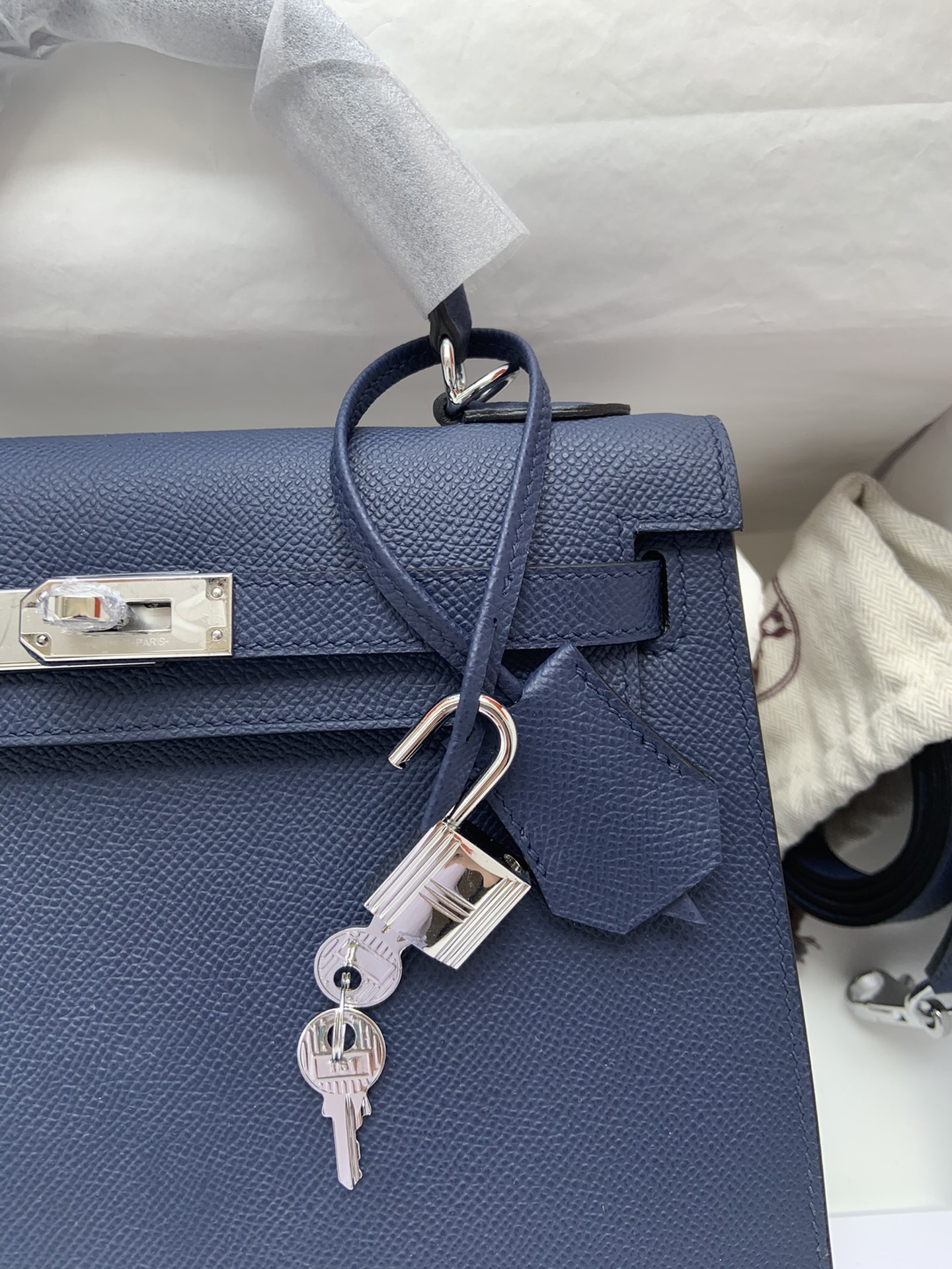 HERMÈS Kelly Silver-tone Hardware 25 28