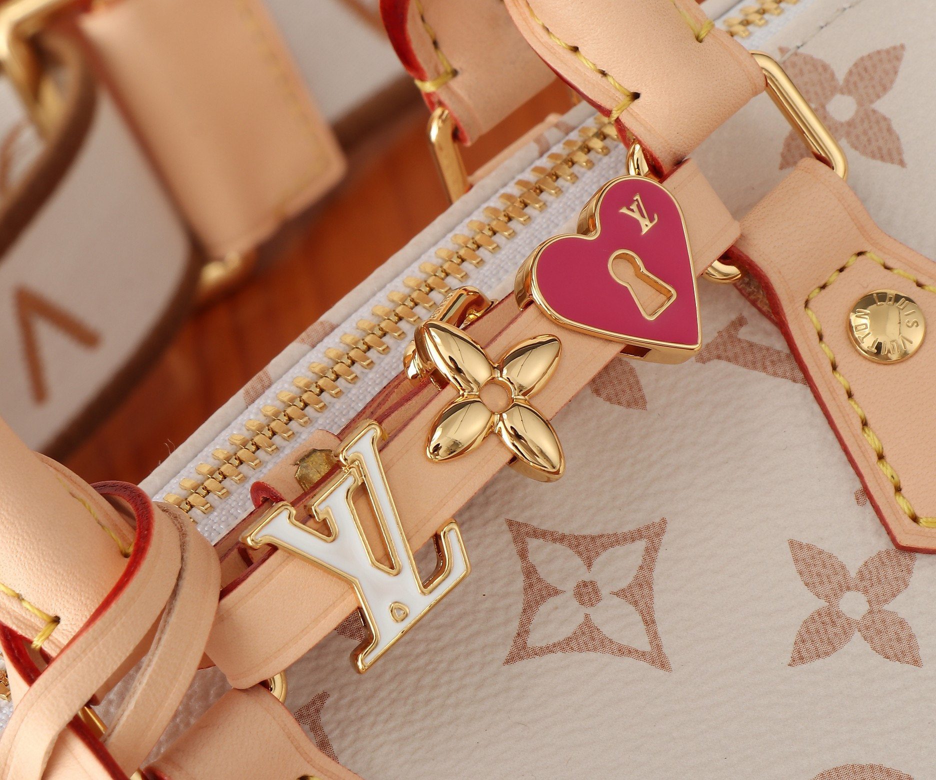 LV Speedy 18 M24474 18x12.5x11CM