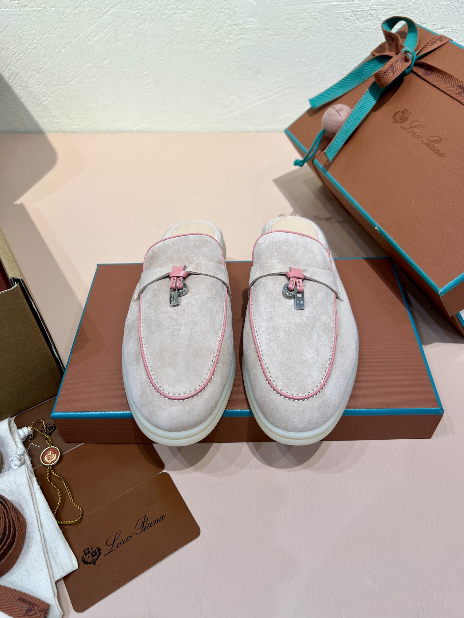 ua L**o p*ana babouche charms walk loafers